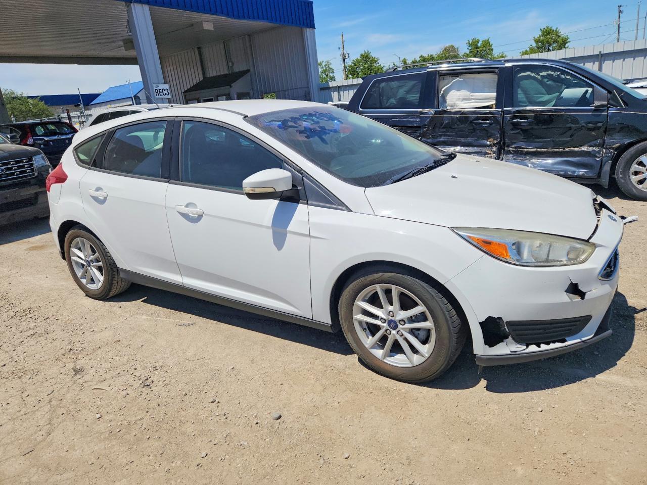 2017 Ford Focus Se - Image 4