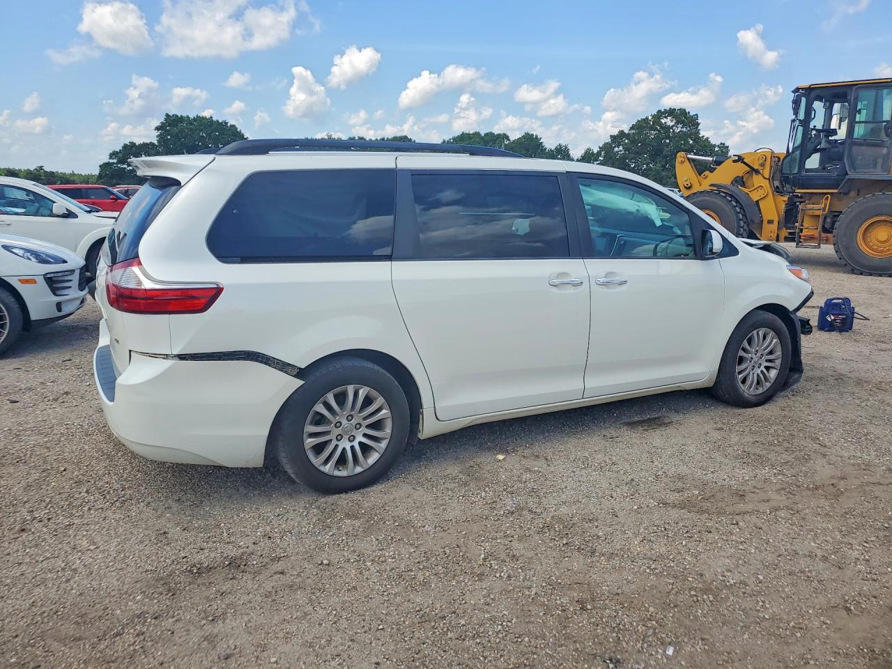2017 Toyota Sienna Xle 8-Passenger - Фото 3