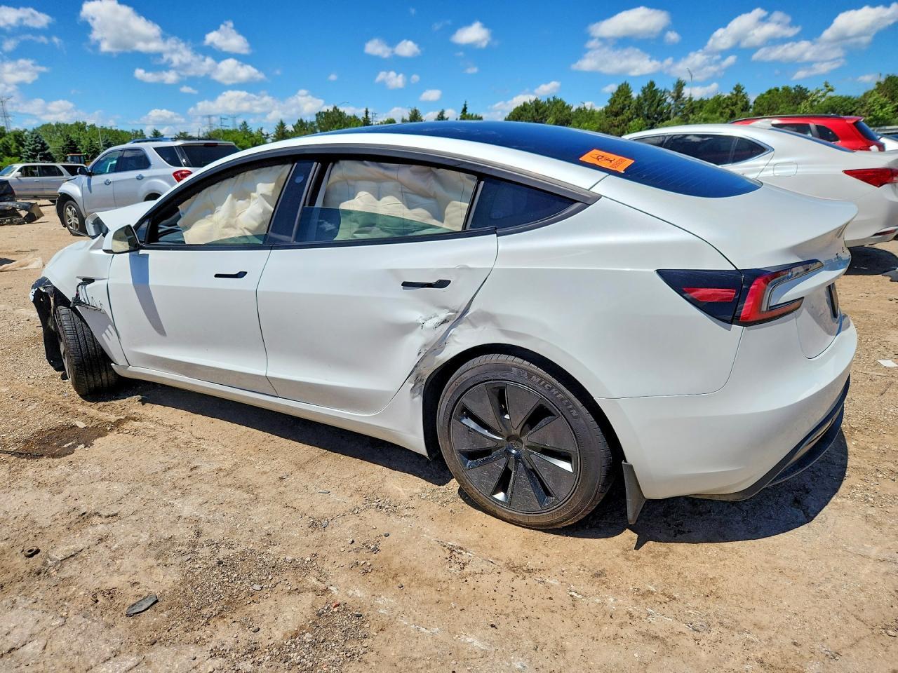 2026 Tesla Model 3 - Фото 2