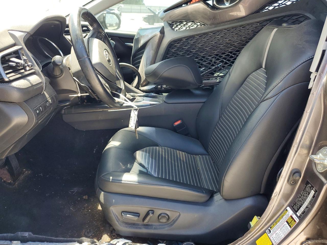 2020 Toyota Camry Se - Фото 7