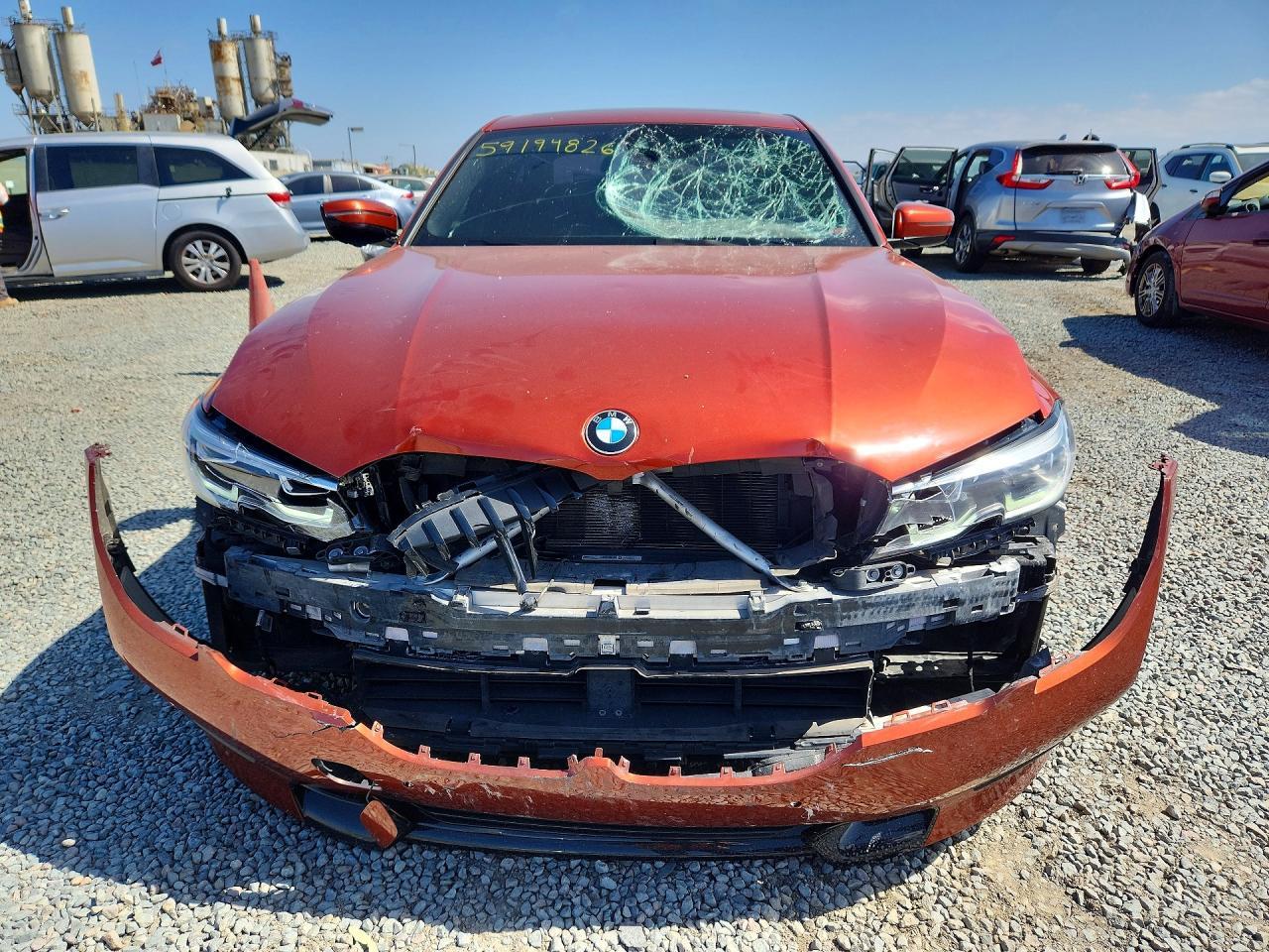2021 BMW 330Xi - Фото 5
