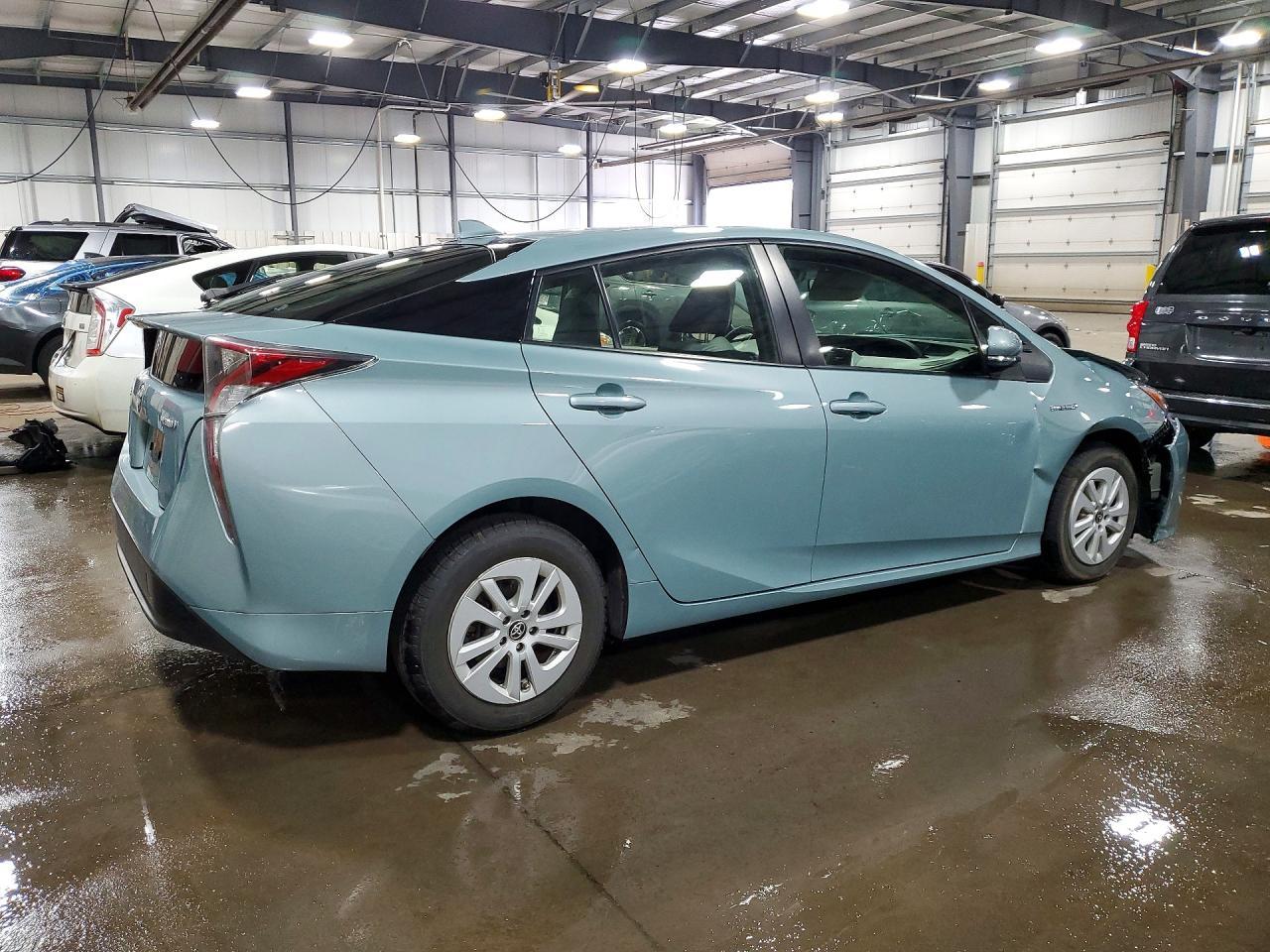 2016 Toyota Prius Two - Фото 3