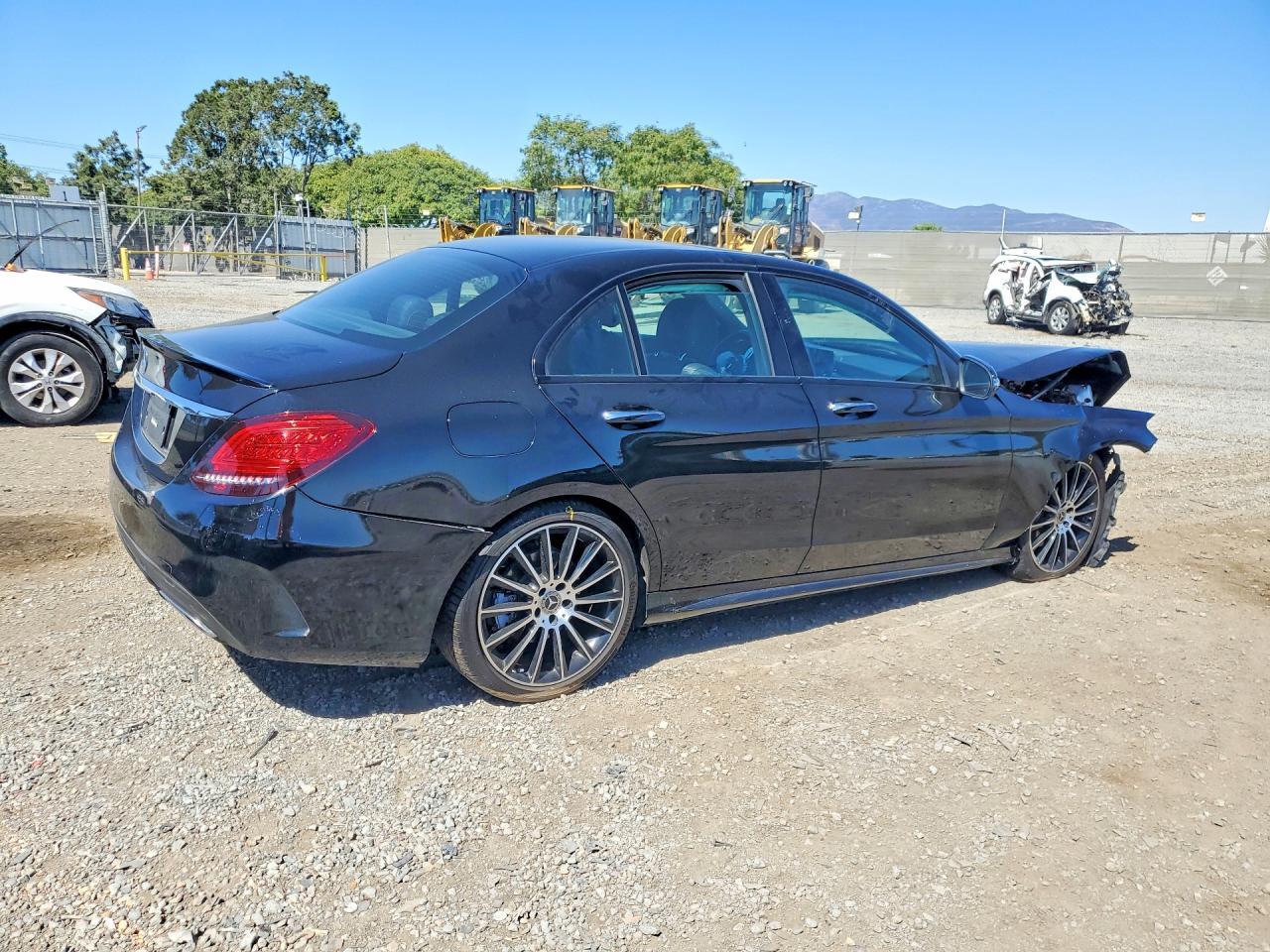 2021 Mercedes-Benz C 300 - Фото 3