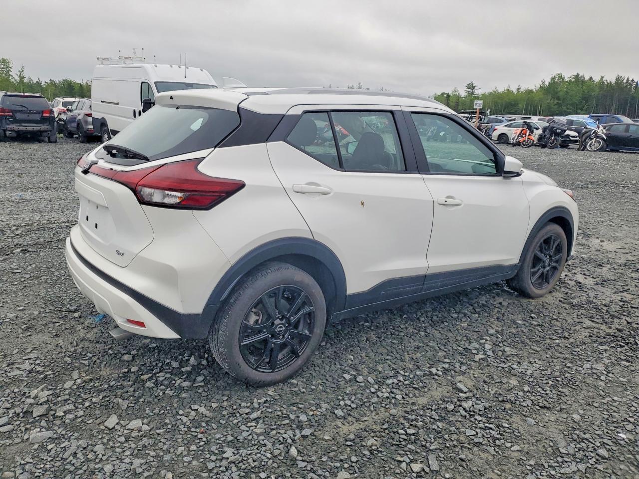 2023 Nissan Kicks Sv - Image 3