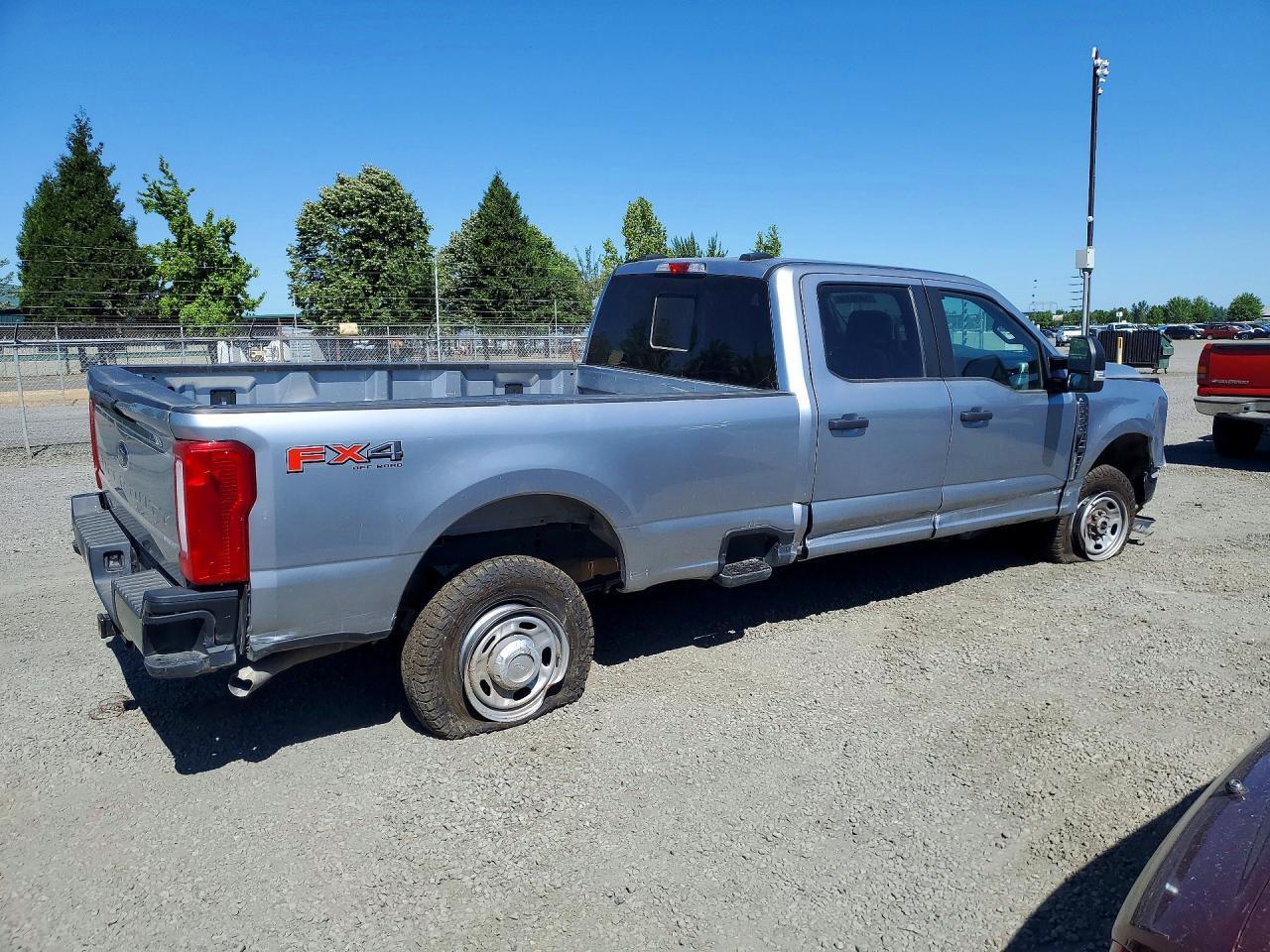 2023 Ford F250 Sd Xl 4Wd 6.8L V8 Crew Cab - Фото 3