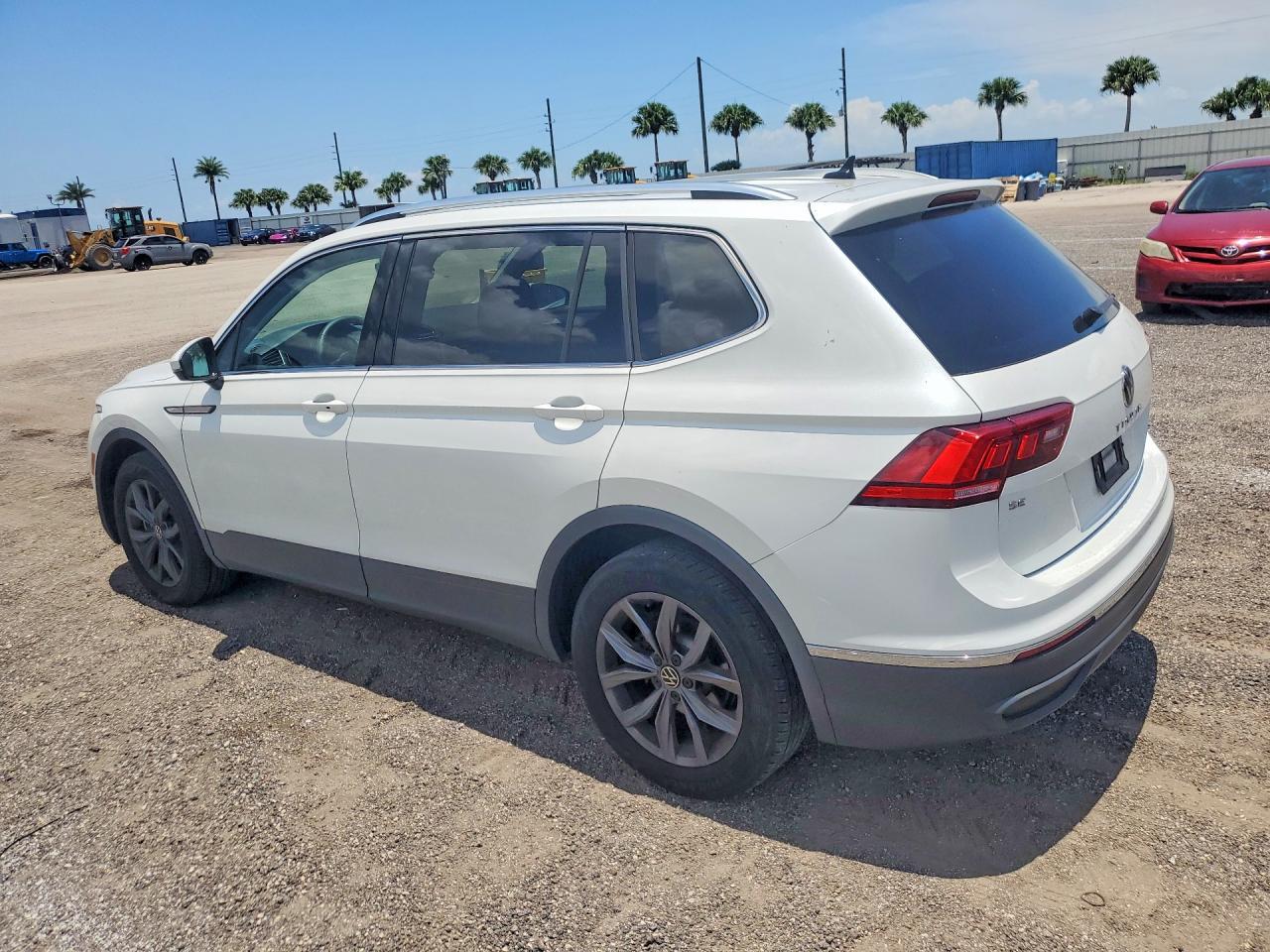 2023 Volkswagen Tiguan Se - Фото 2