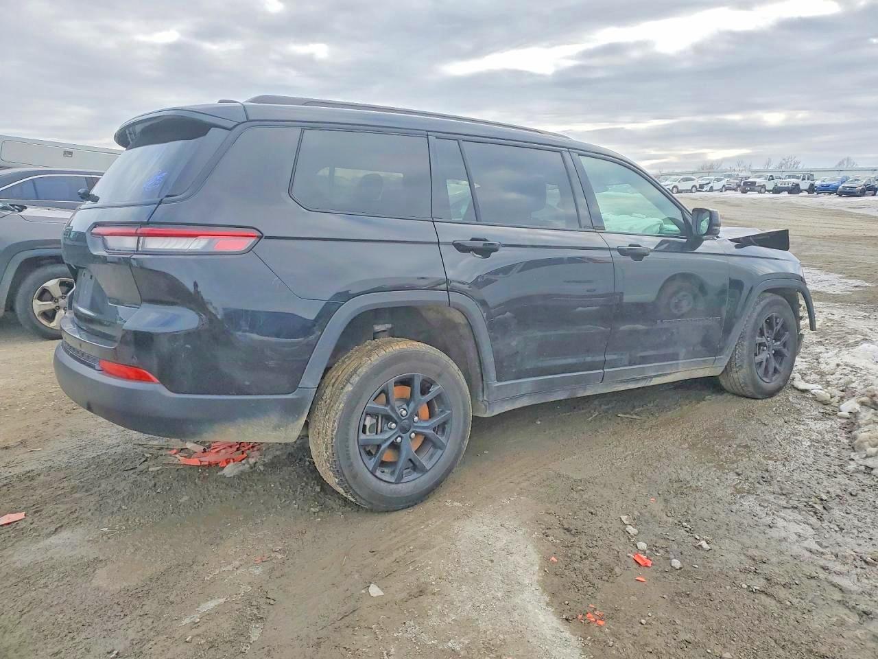 2024 Jeep Grand Cherokee L Laredo - Image 3
