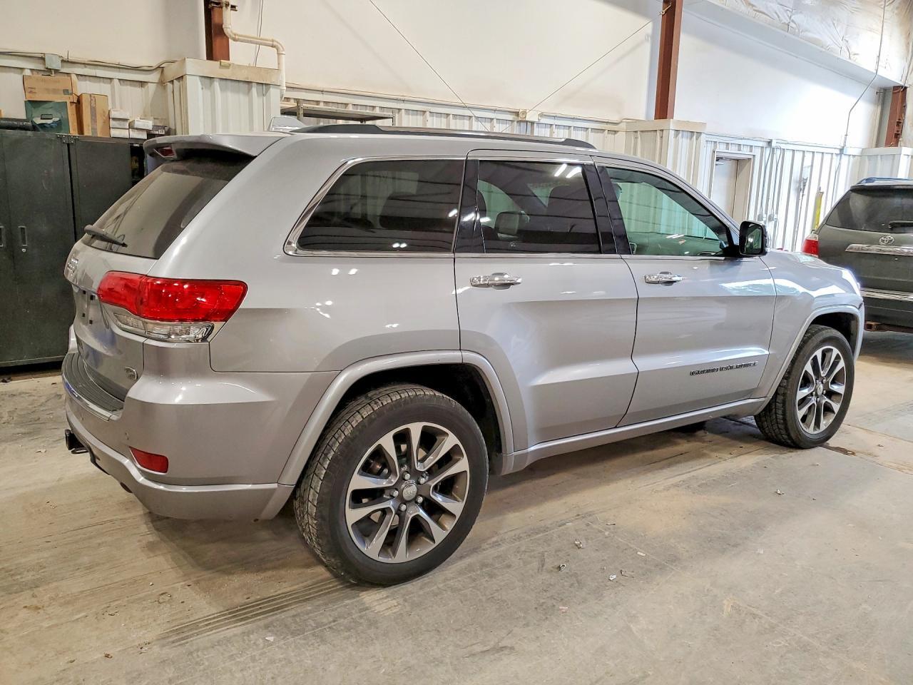 2017 Jeep Grand Cherokee Overland - Image 3