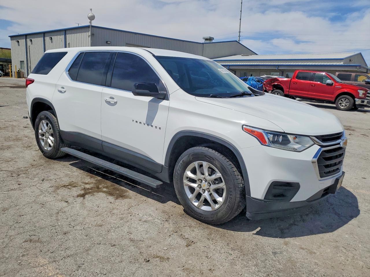 2021 Chevrolet Traverse Ls - Фото 4