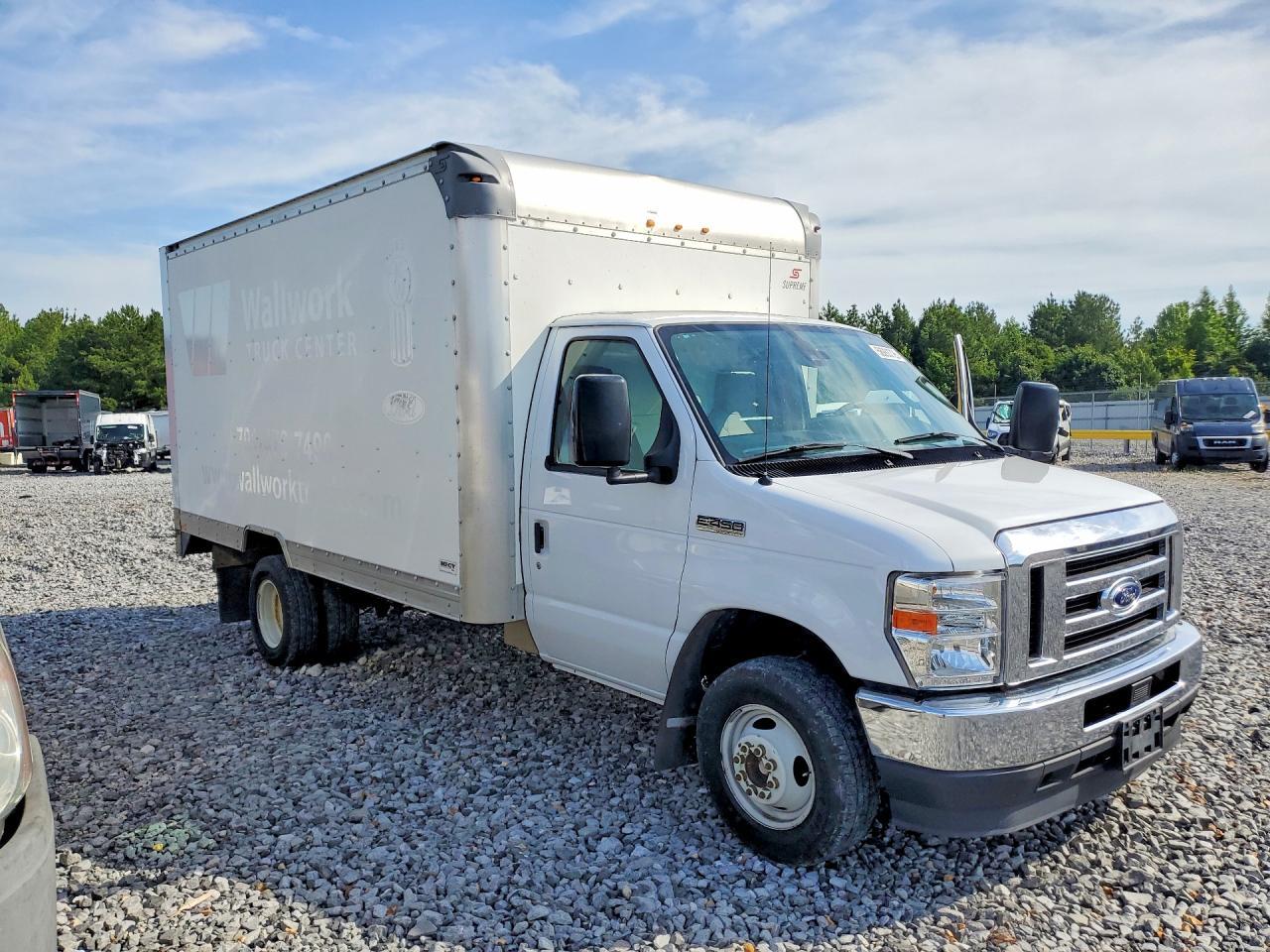 2021 Ford Econoline E450 Super Duty Cutaway Van - Фото 4