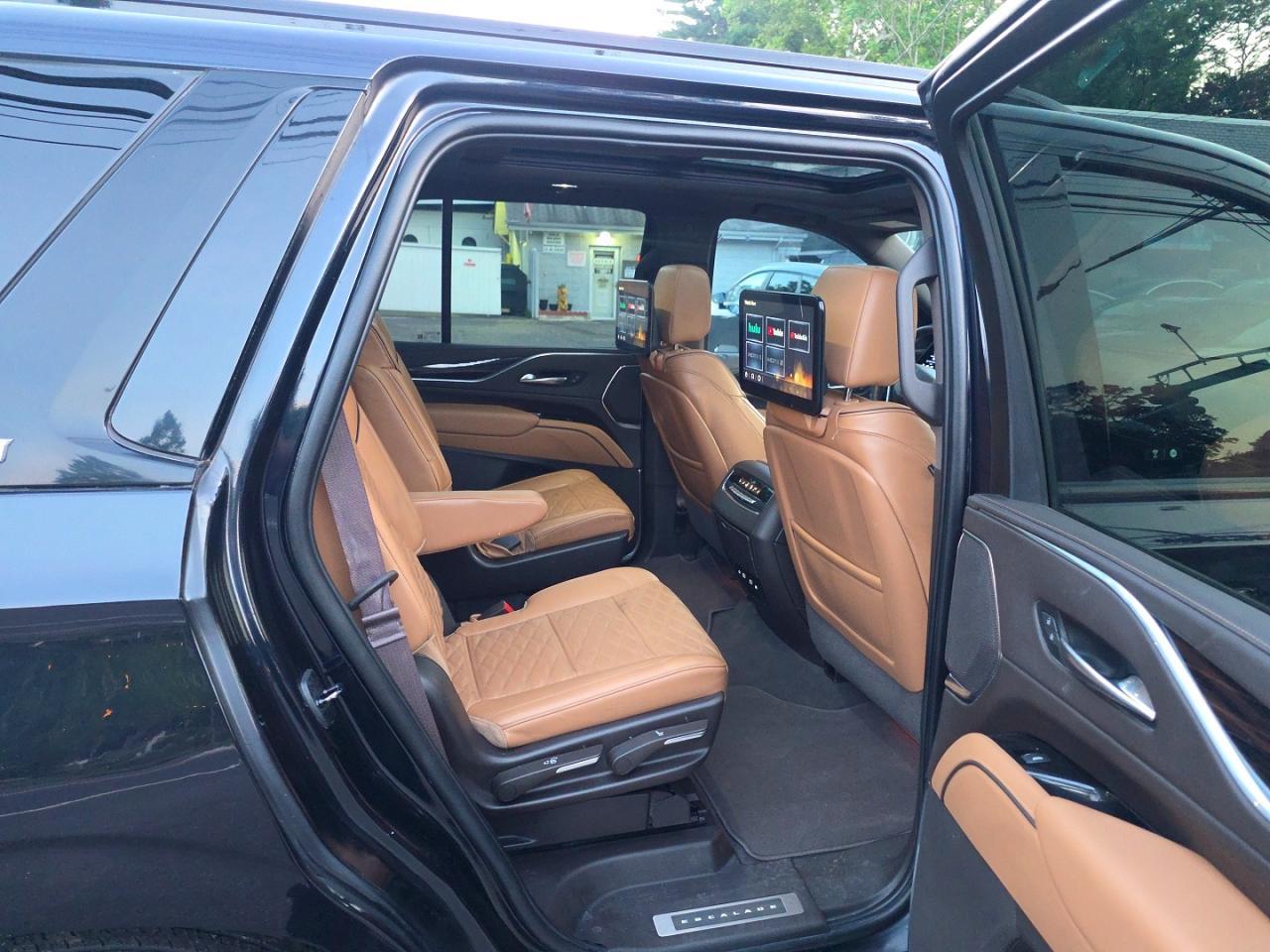 2023 Cadillac Escalade Sport - Image 6