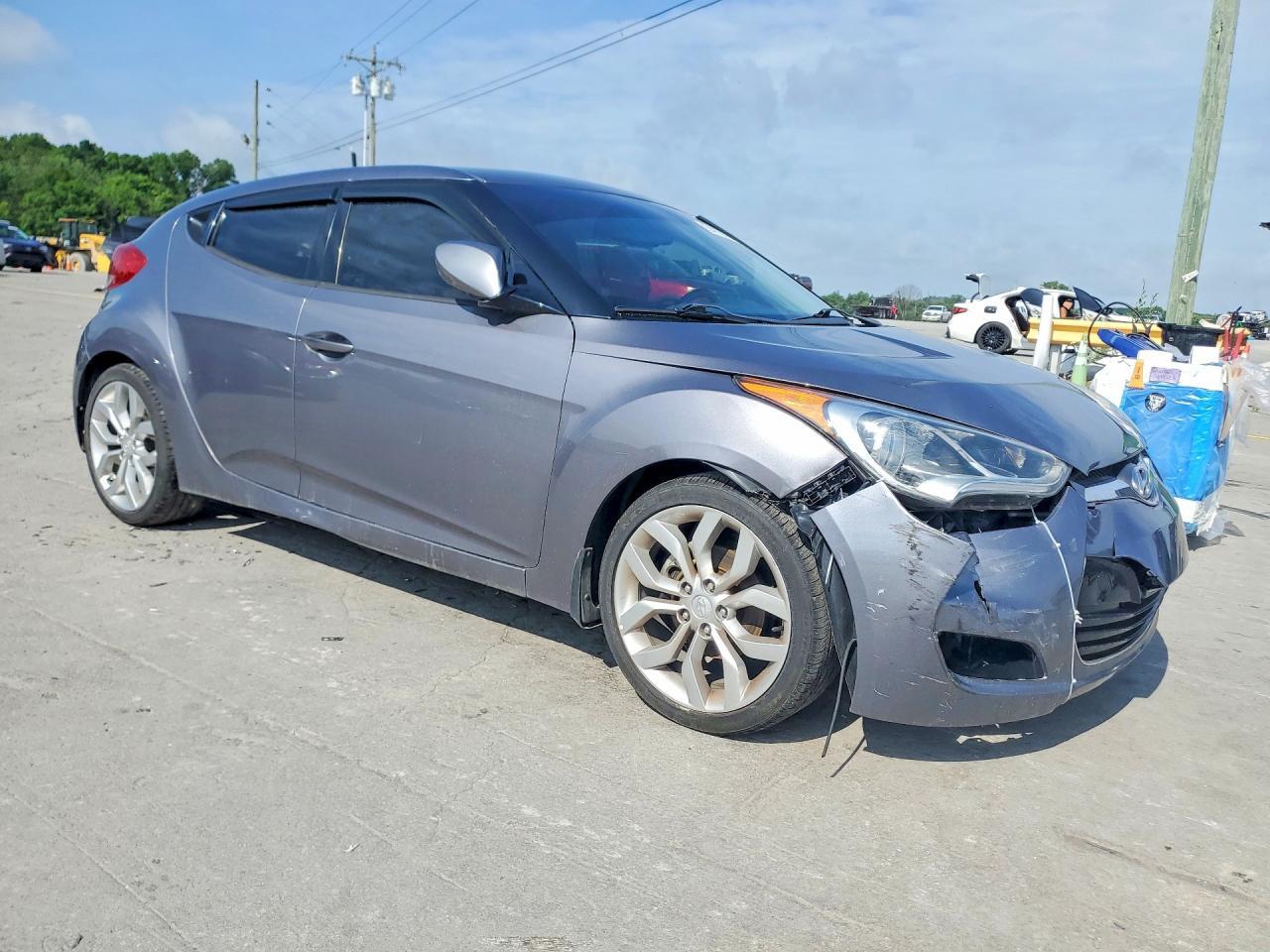 2012 Hyundai Veloster Base - Image 4