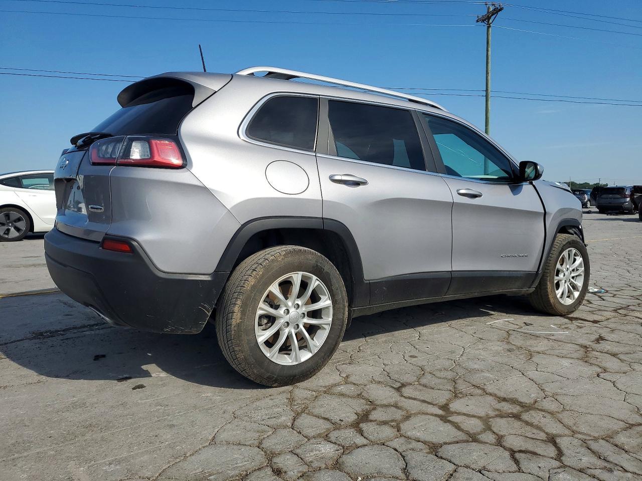 2019 Jeep Cherokee Latitude - Image 3