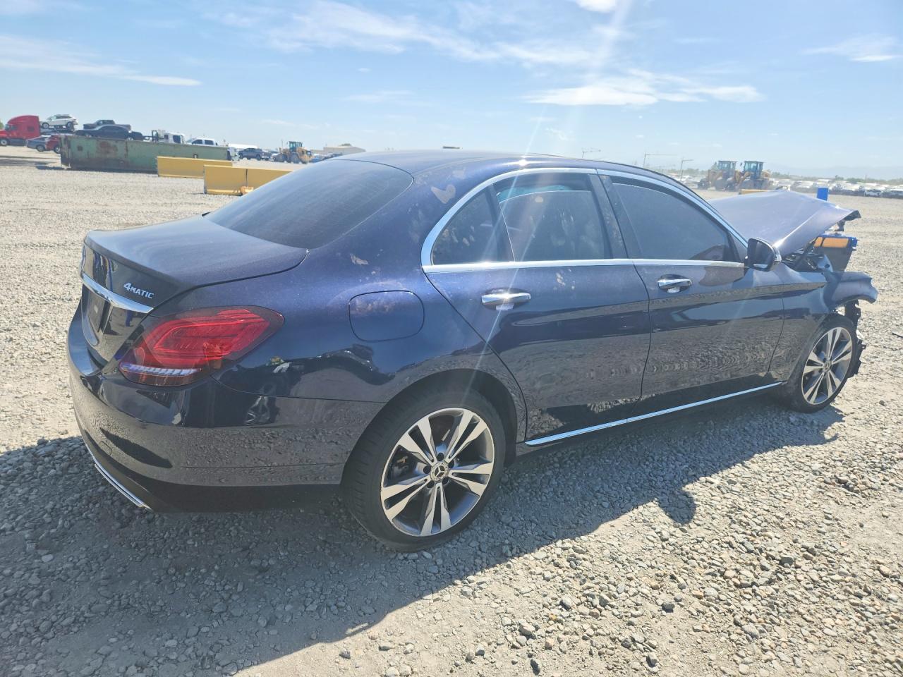 2021 Mercedes-Benz C 300 4Matic - Фото 3