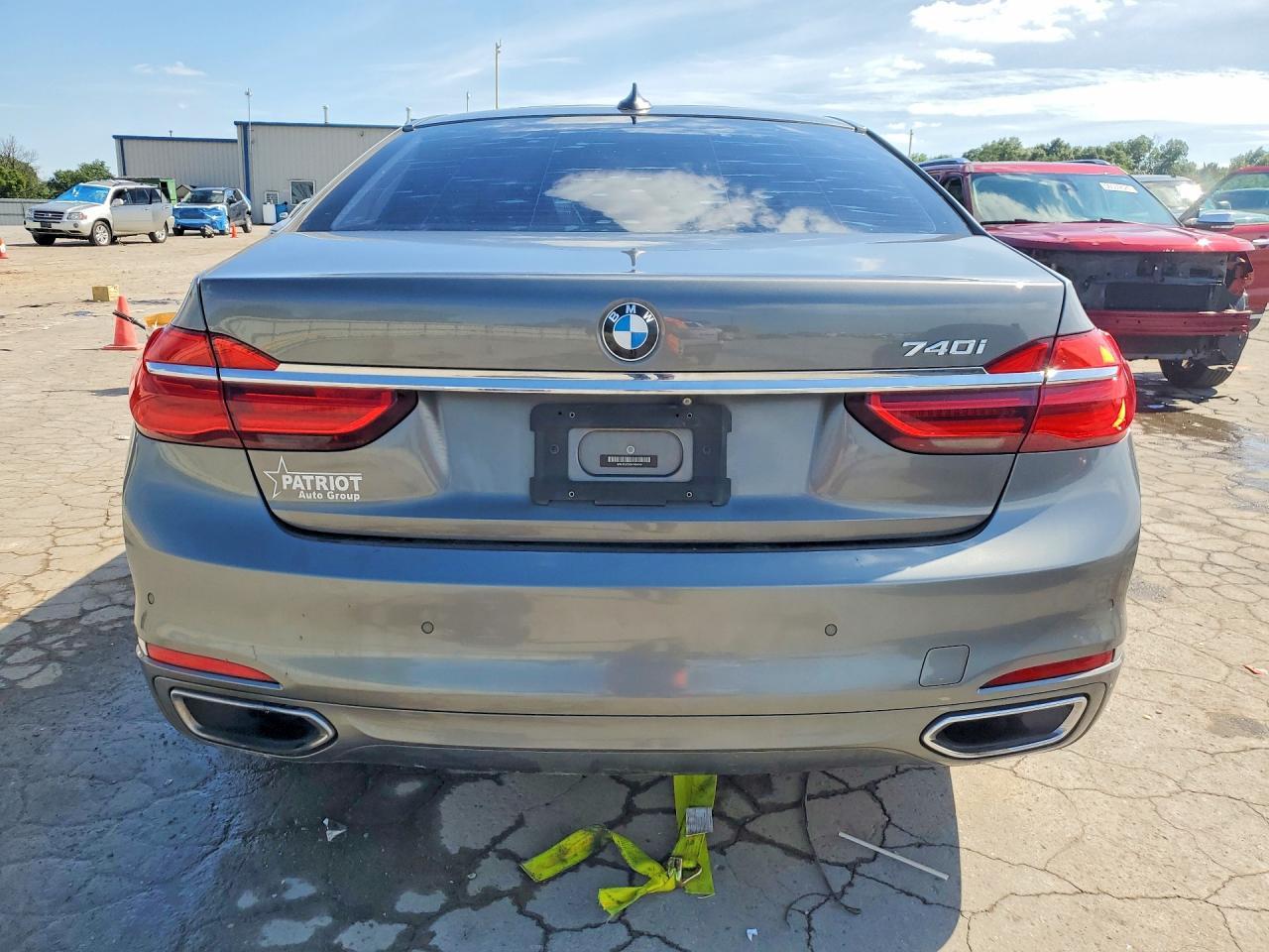2016 BMW 740 I - Фото 6
