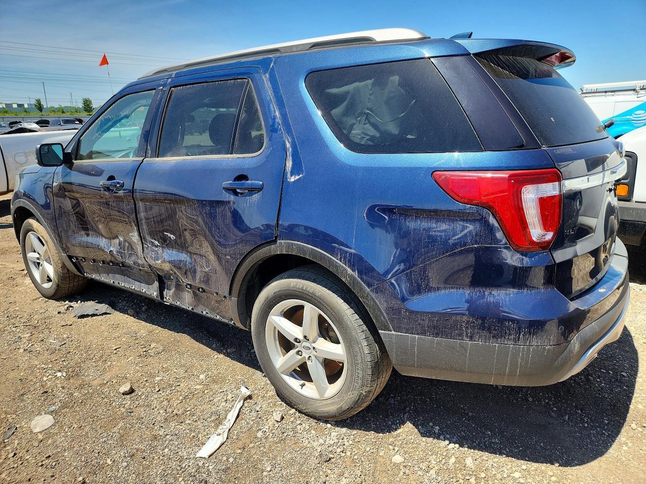 2016 Ford Explorer Xlt - Image 2