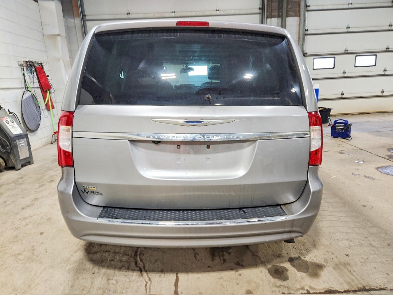 2014 Chrysler Town & Country Touring - Фото 6
