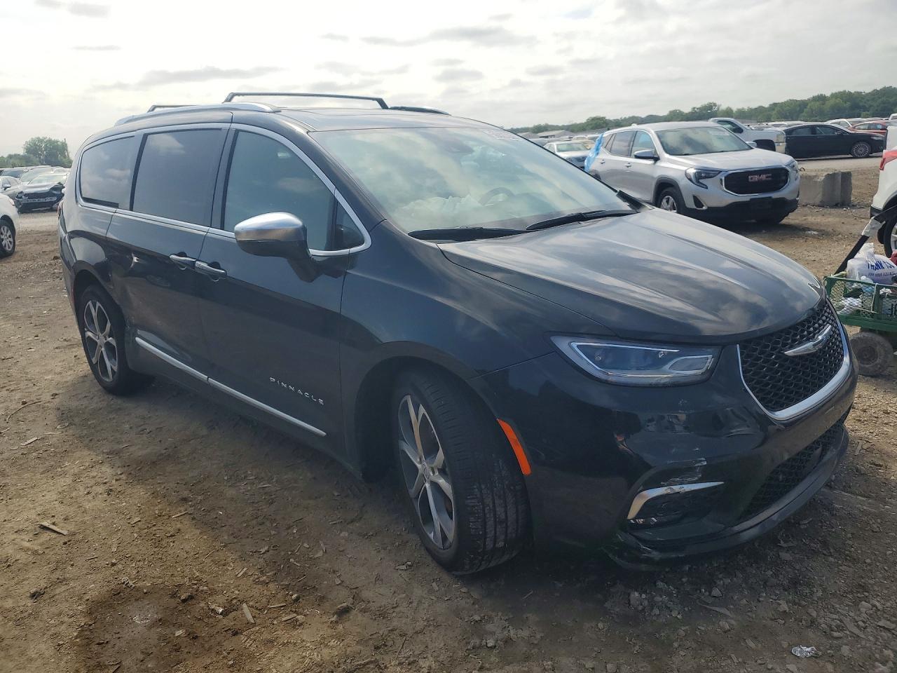2026 Chrysler Pacifica Pinnacle - Image 4