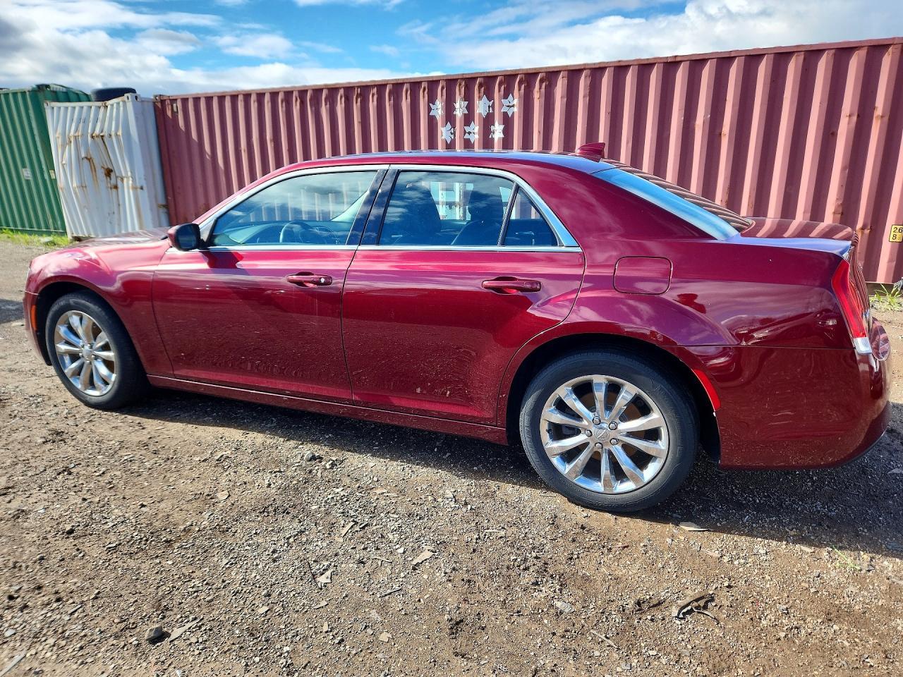 2016 Chrysler 300 Limited - Фото 2