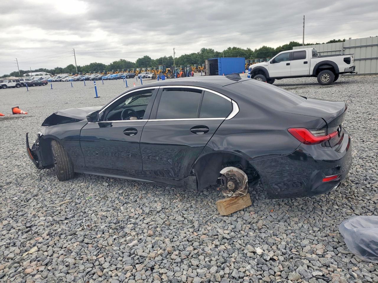 2021 BMW 330I - Фото 2