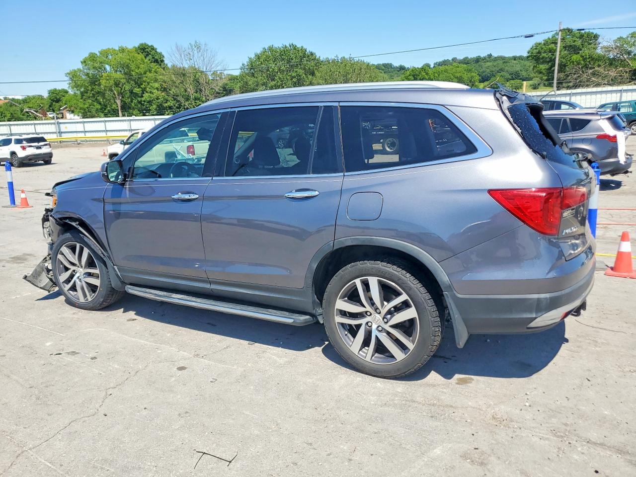 2016 Honda Pilot Elite - Image 2