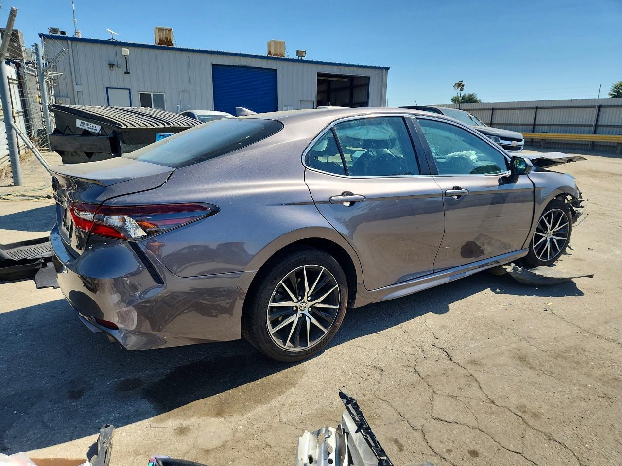 2022 Toyota Camry Se - Фото 3