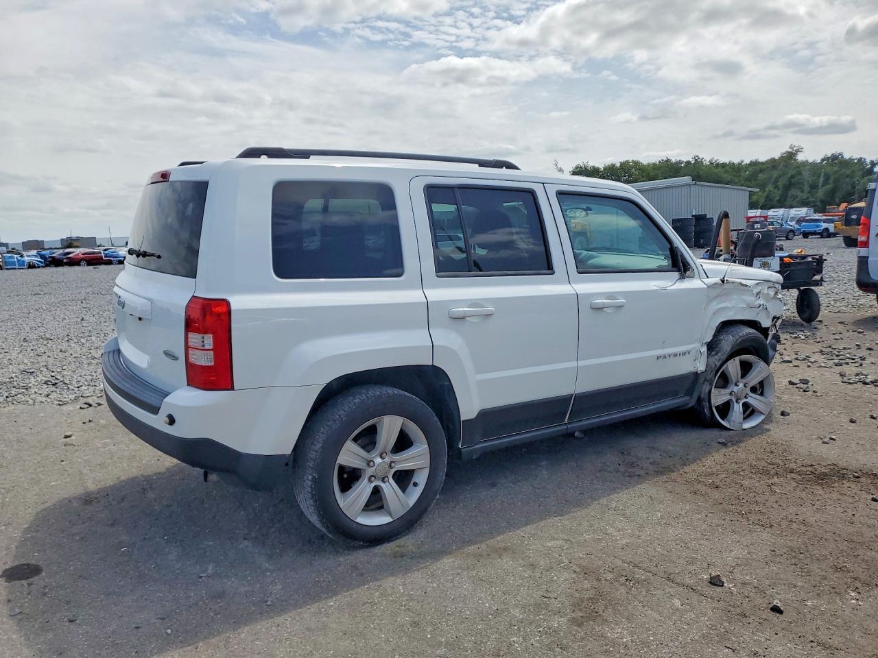 2014 Jeep Patriot Latitude - Фото 3