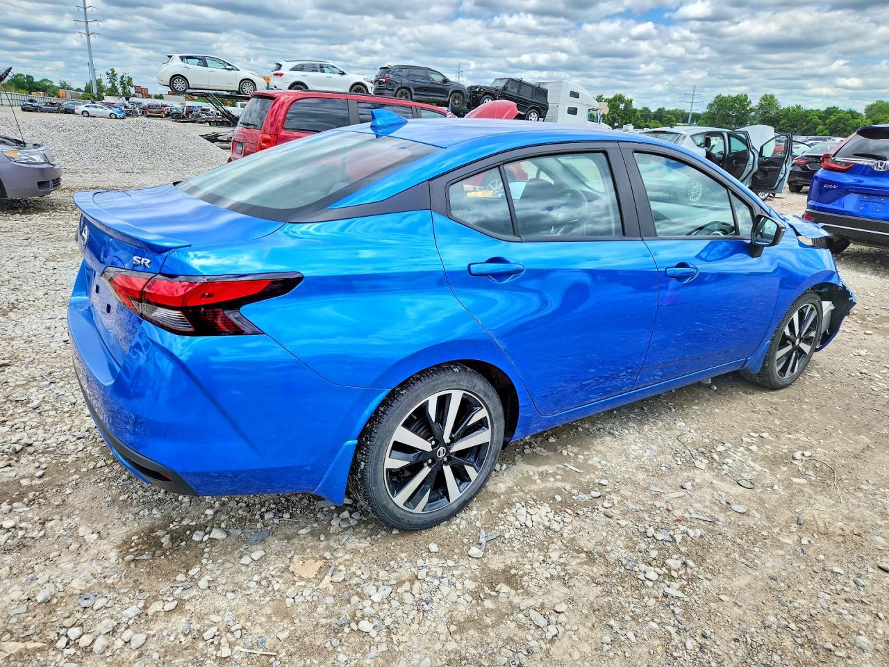 2021 Nissan Versa Sr - Фото 3