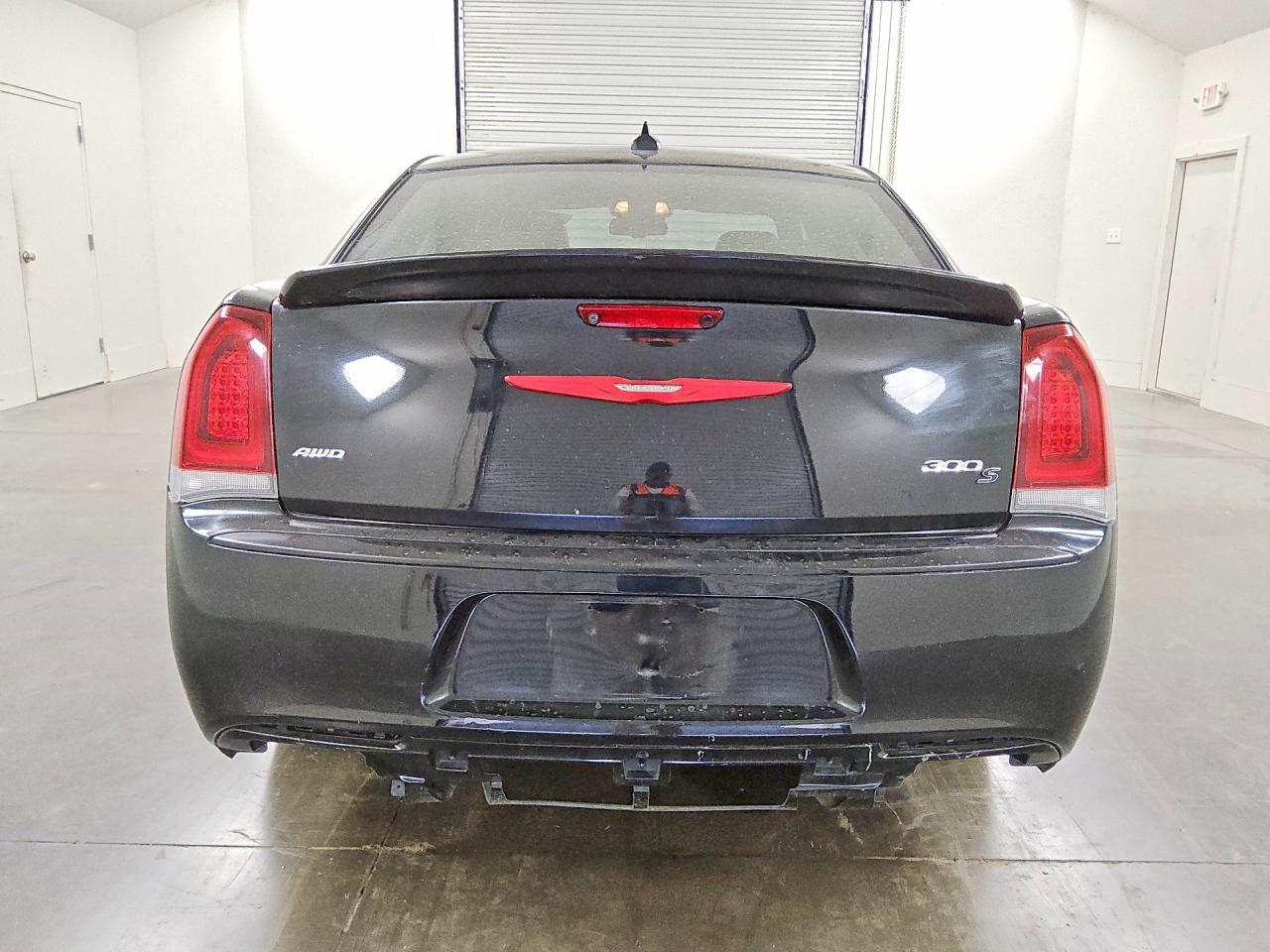 2018 Chrysler 300 S - Image 6