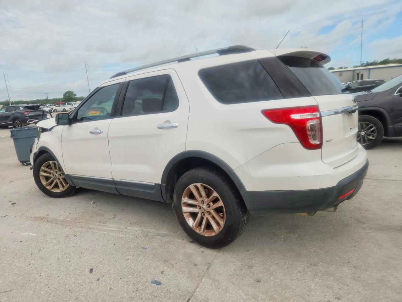 2015 Ford Explorer Xlt - Фото 2