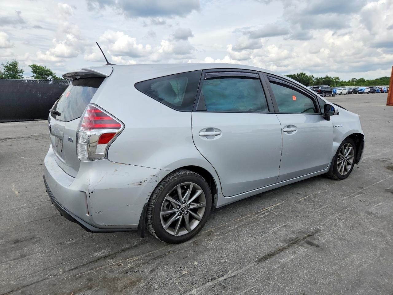 2015 Toyota Prius V Five - Фото 3