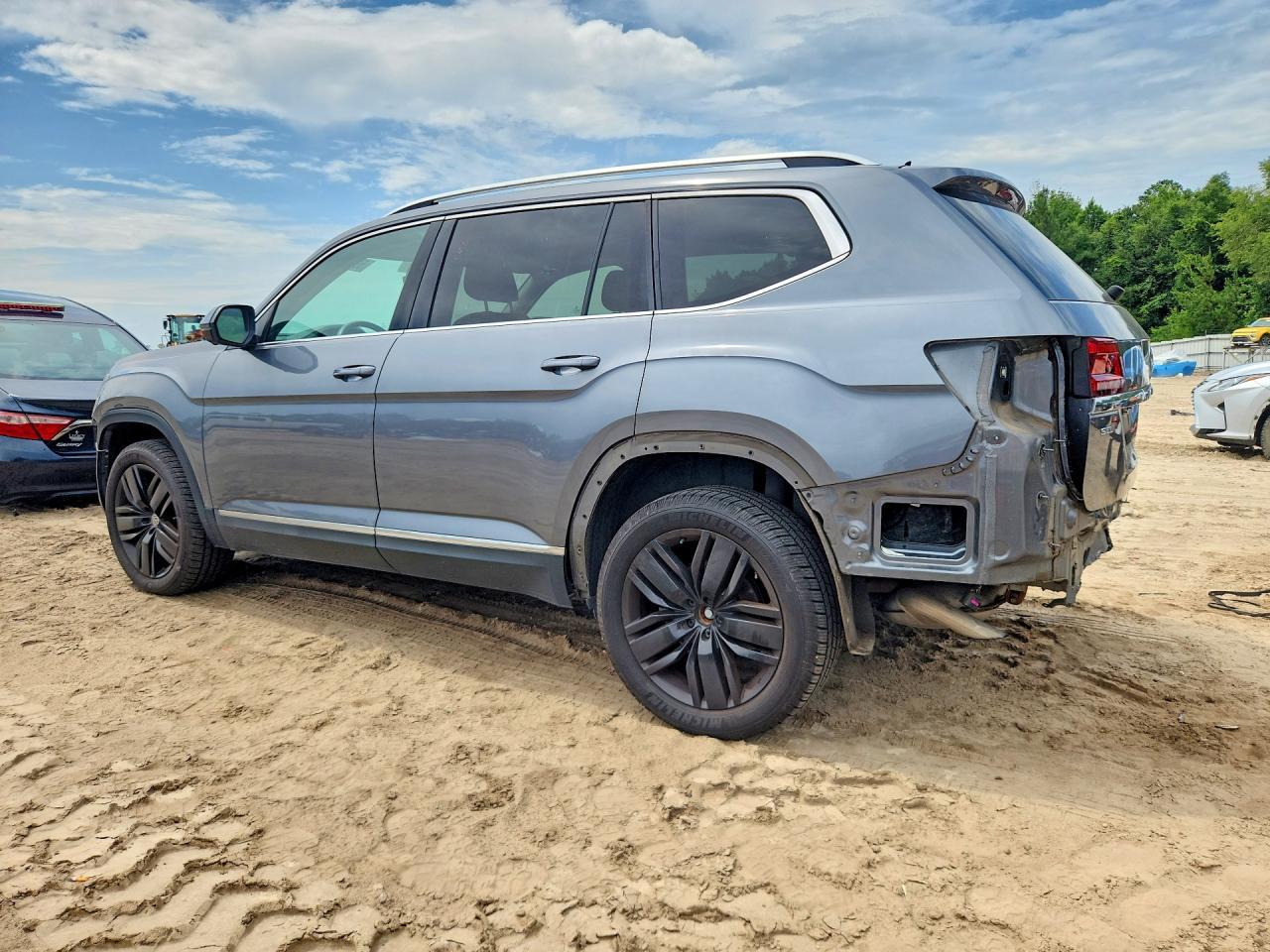 2019 Volkswagen Atlas Sel Premium - Image 2
