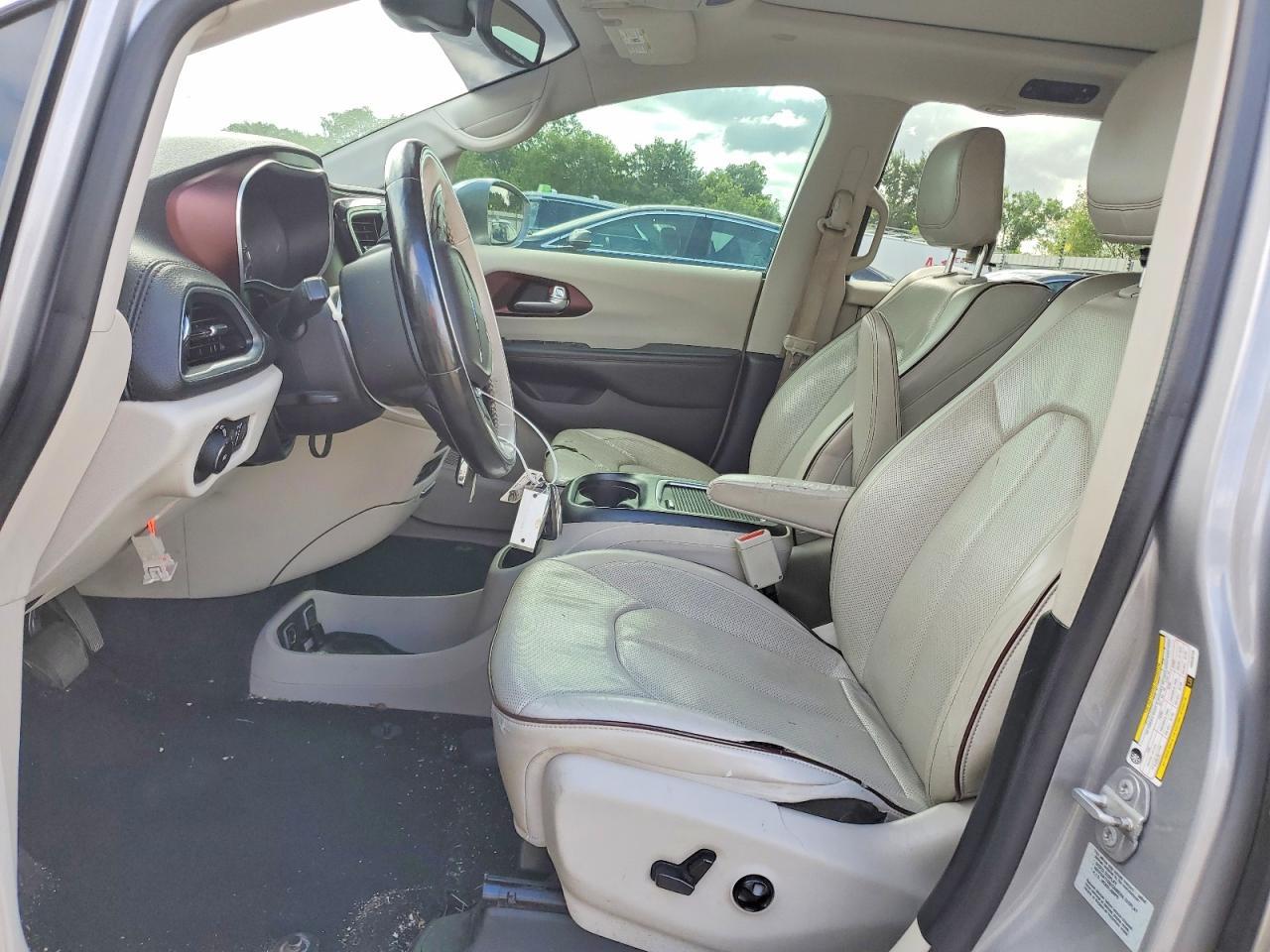 2017 Chrysler Pacifica Limited - Image 7