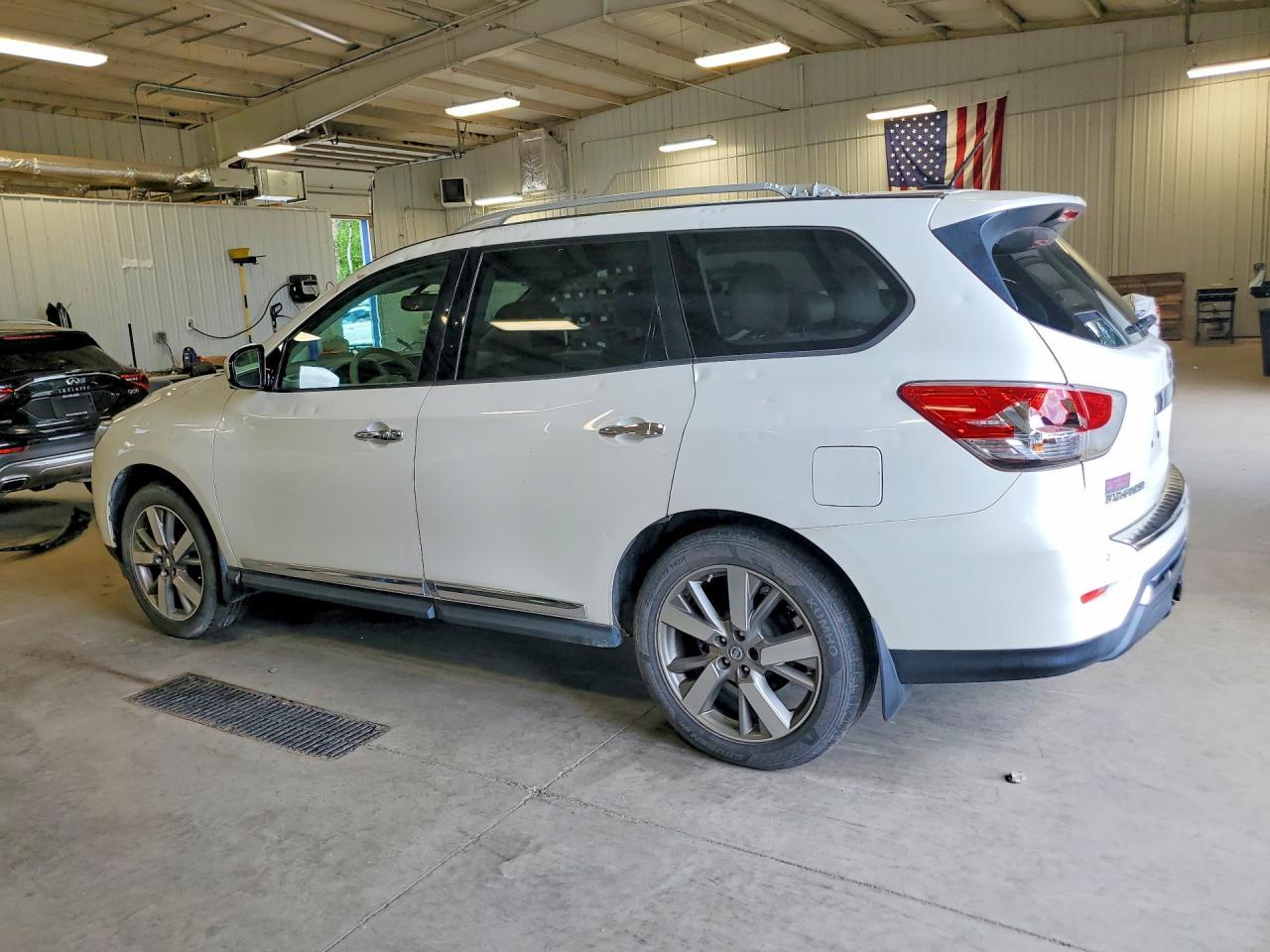 2013 Nissan Pathfinder S - Фото 2
