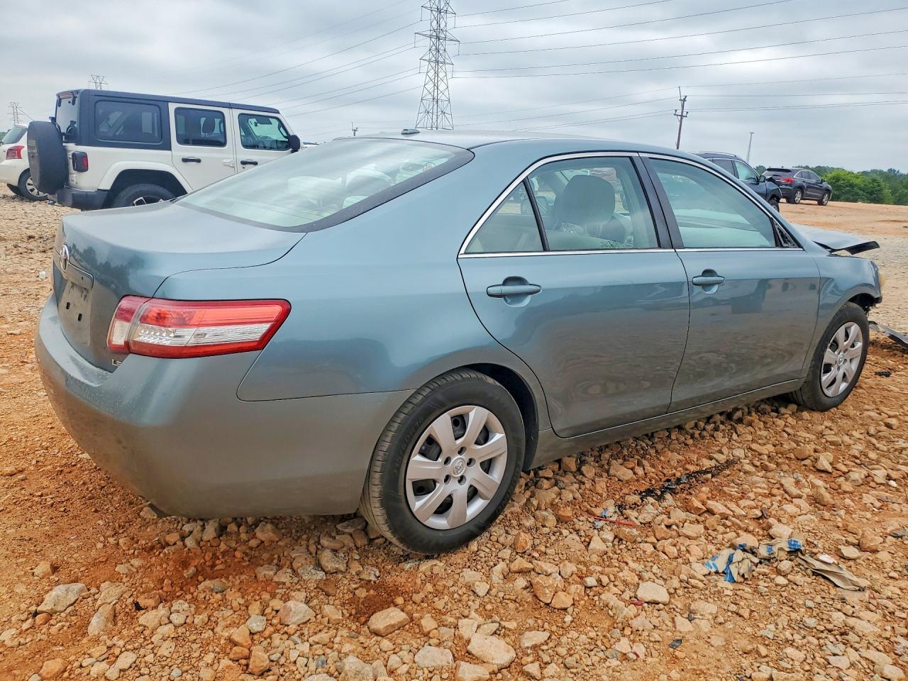 2010 Toyota Camry Le - Фото 3