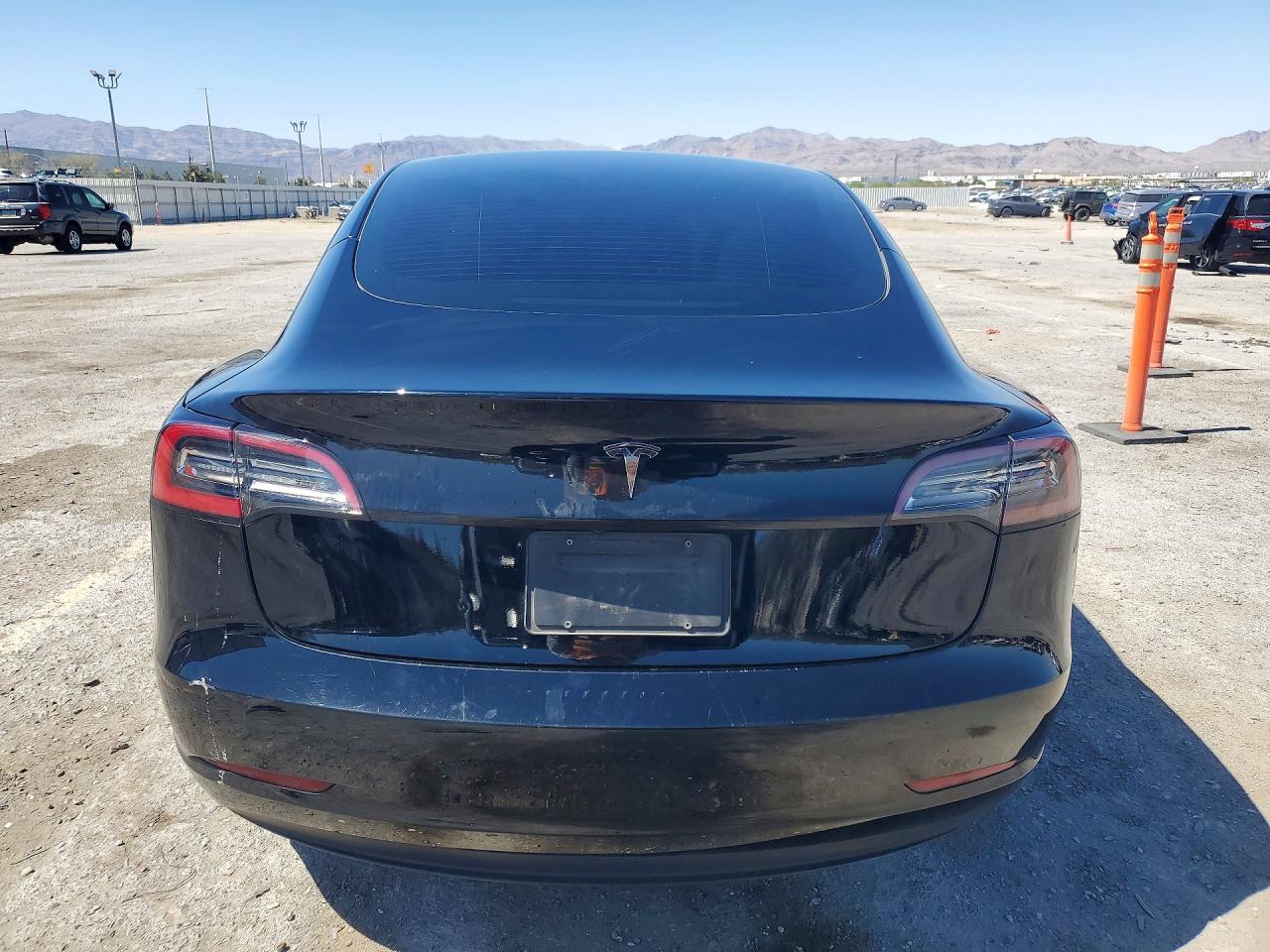 2023 Tesla Model 3 - Фото 6