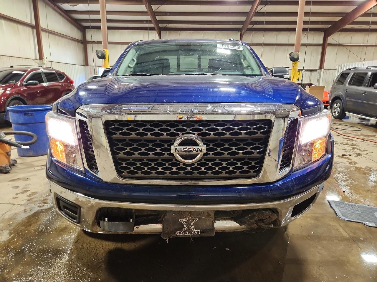 2018 Nissan Titan Sv - Image 5