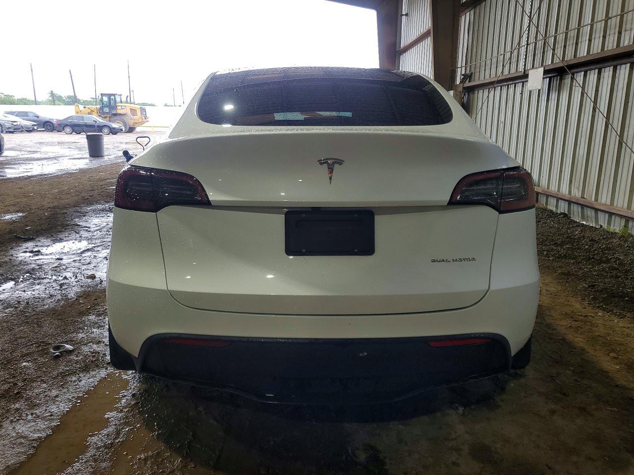 2024 Tesla Model Y - Image 6