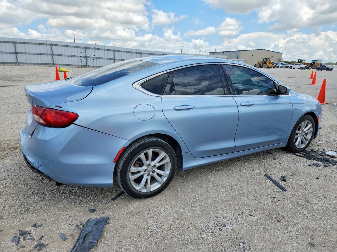 2015 Chrysler 200 Limited - Фото 3
