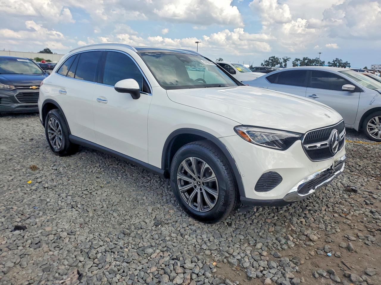 2026 Mercedes-Benz Glc 300 - Image 4