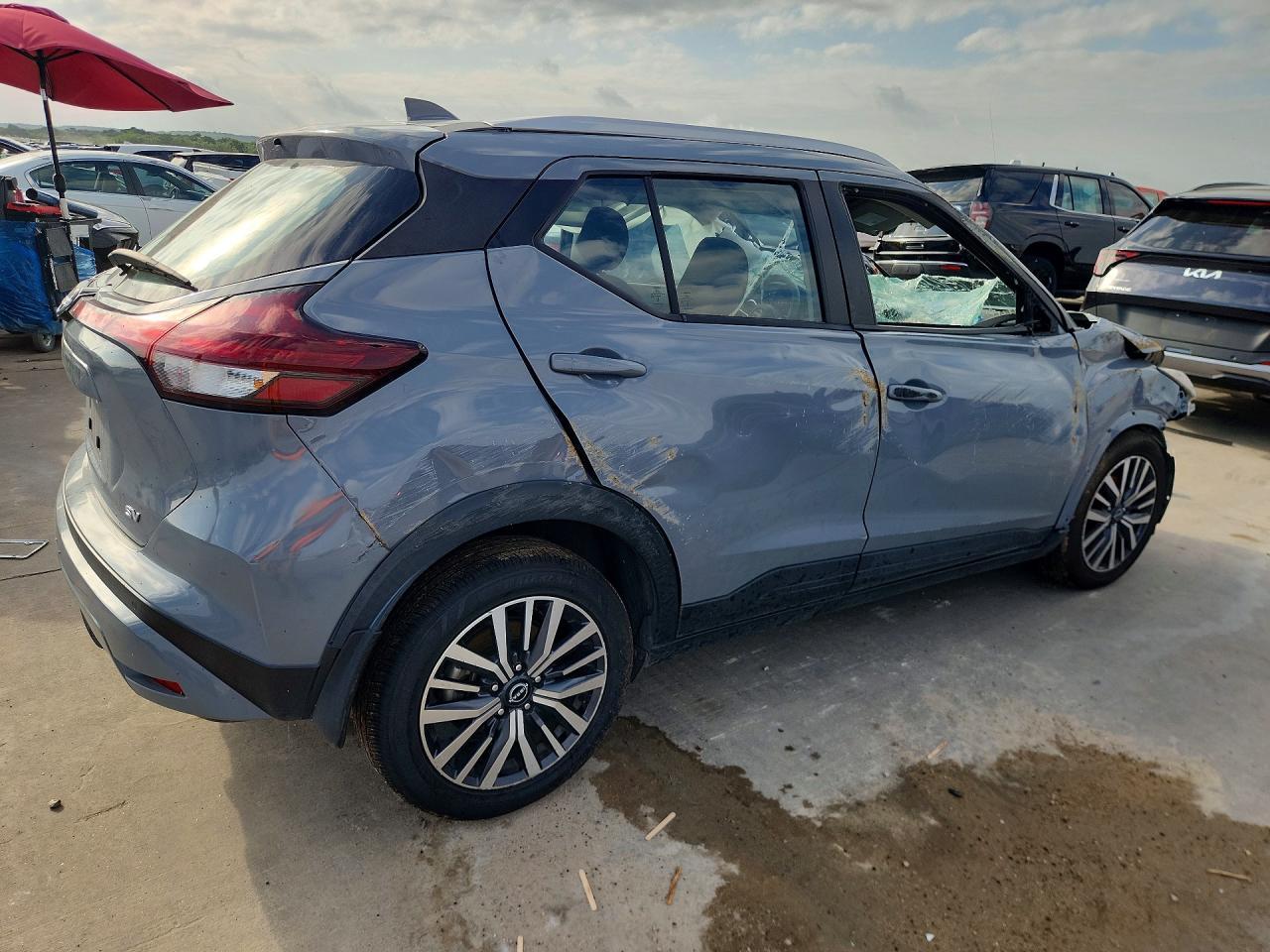 2023 Nissan Kicks Sv - Image 3