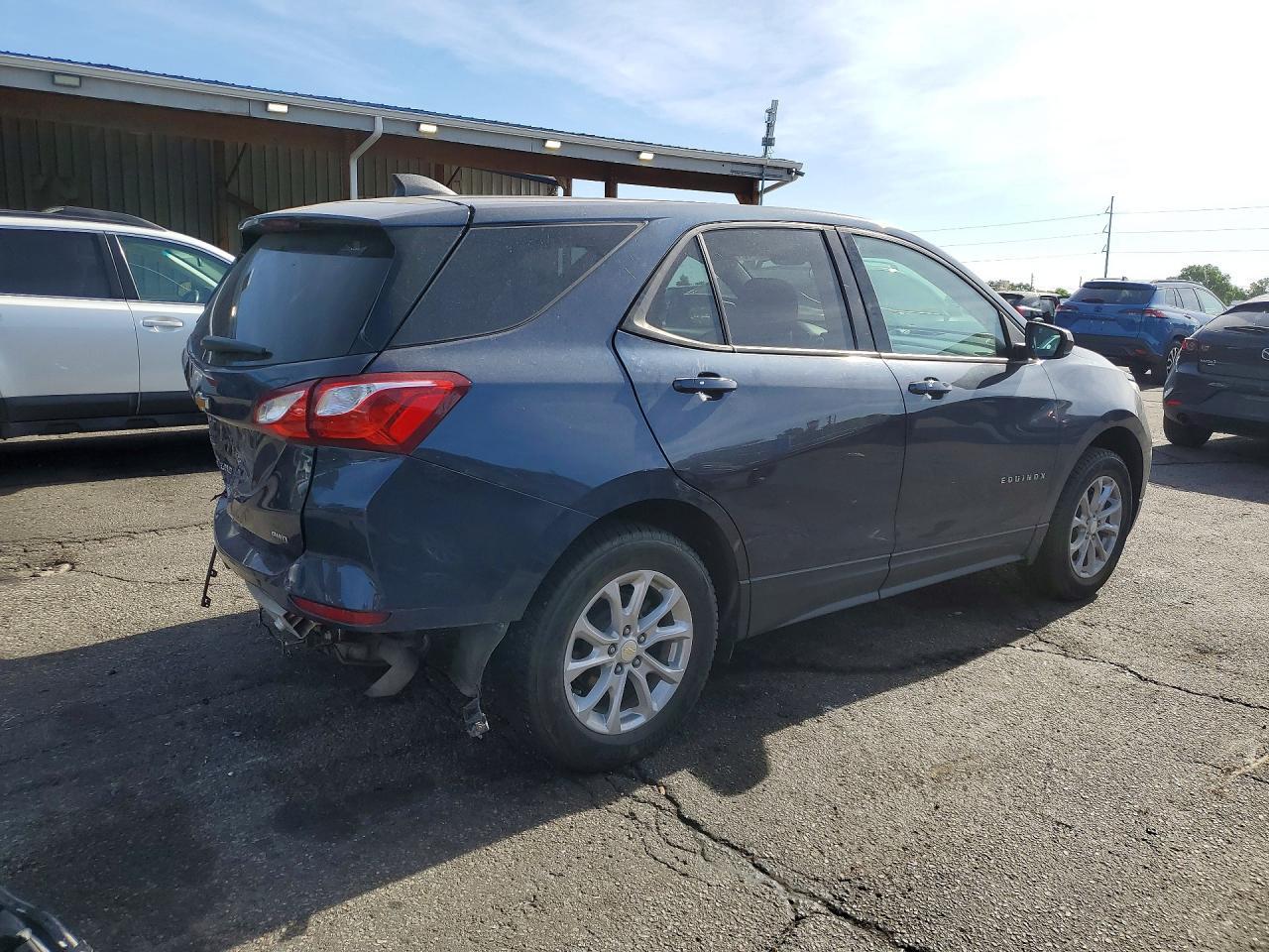 2018 Chevrolet Equinox Ls - Фото 3