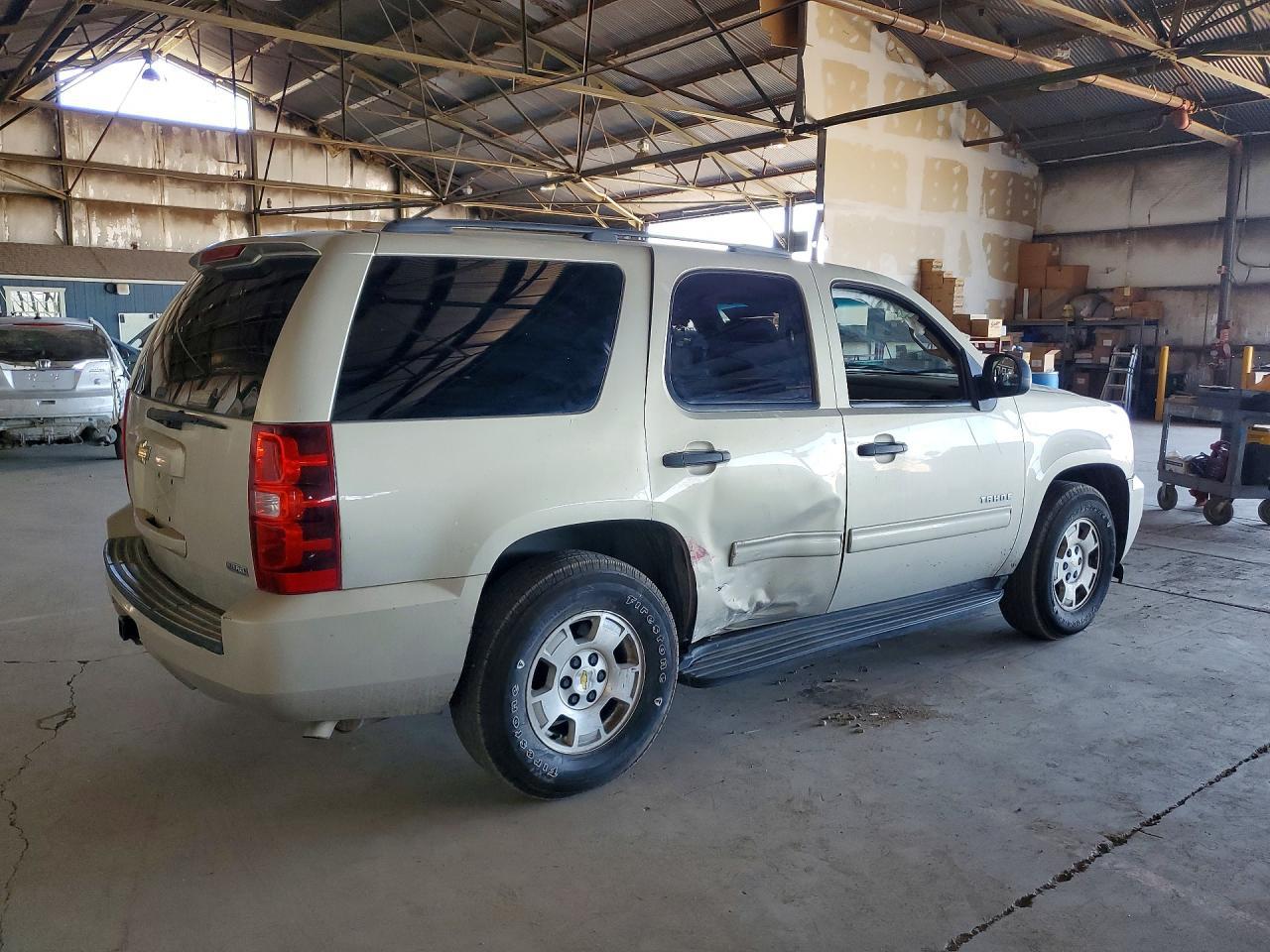 2010 Chevrolet Tahoe C1500 Ls - Фото 3