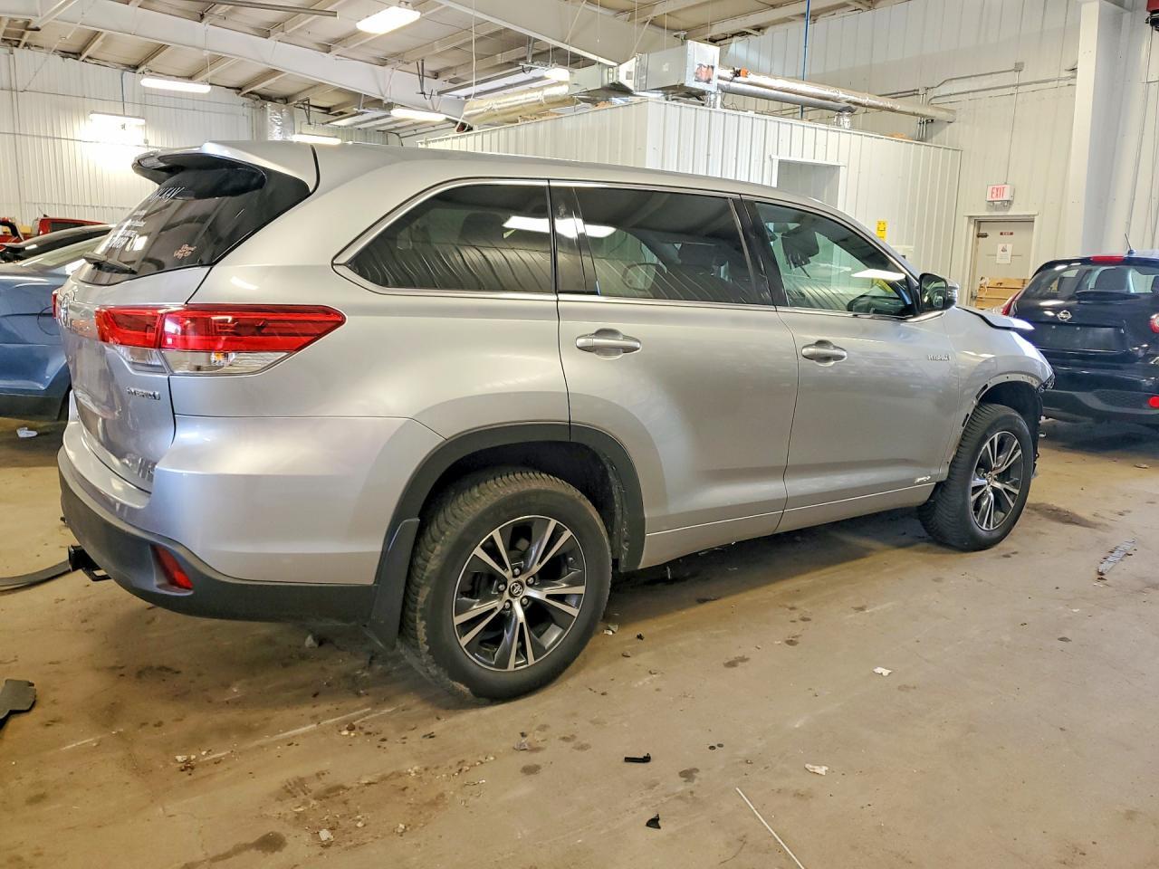 2017 Toyota Highlander Hybrid Le - Фото 3