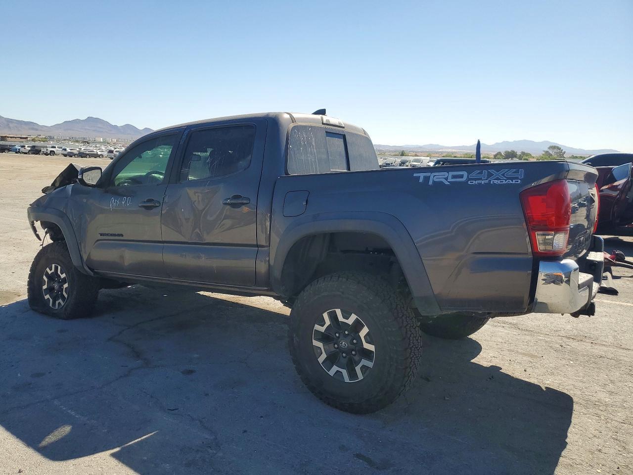 2017 Toyota Tacoma Double Cab - Фото 2