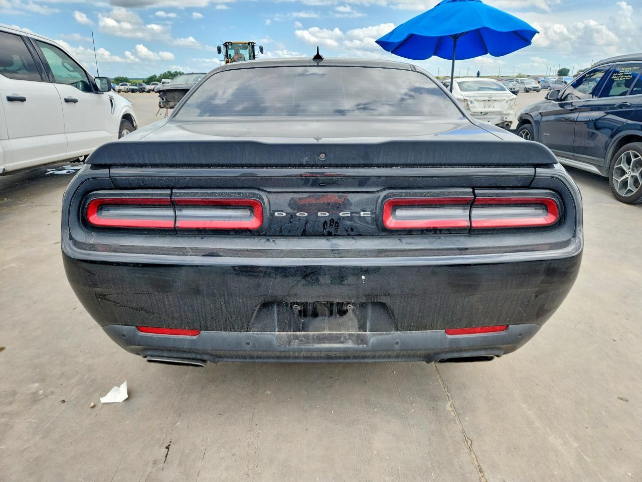 2016 Dodge Challenger R - Image 6
