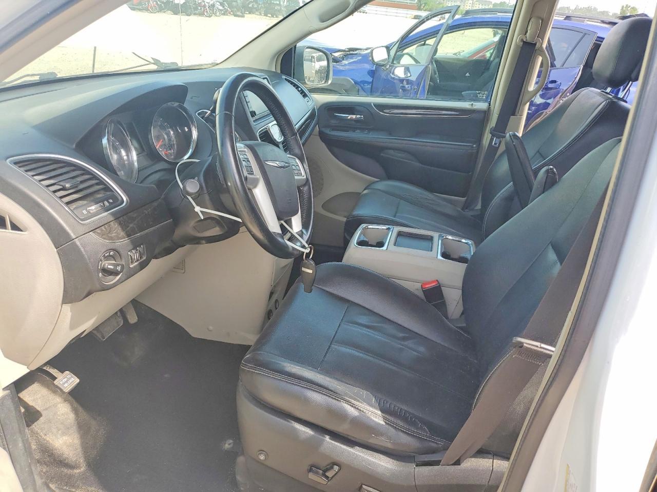 2015 Chrysler Town & Country Touring - Фото 7