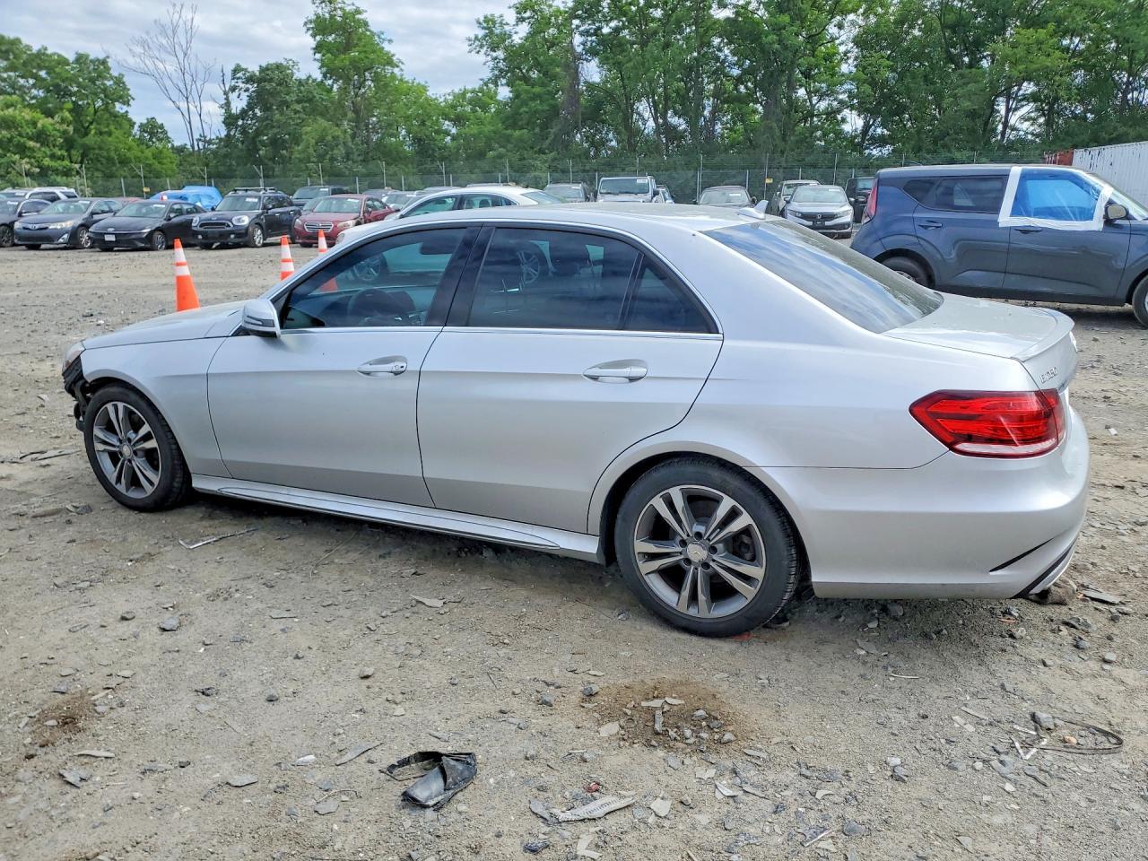 2014 Mercedes-Benz E 250 Bluetec - Image 2