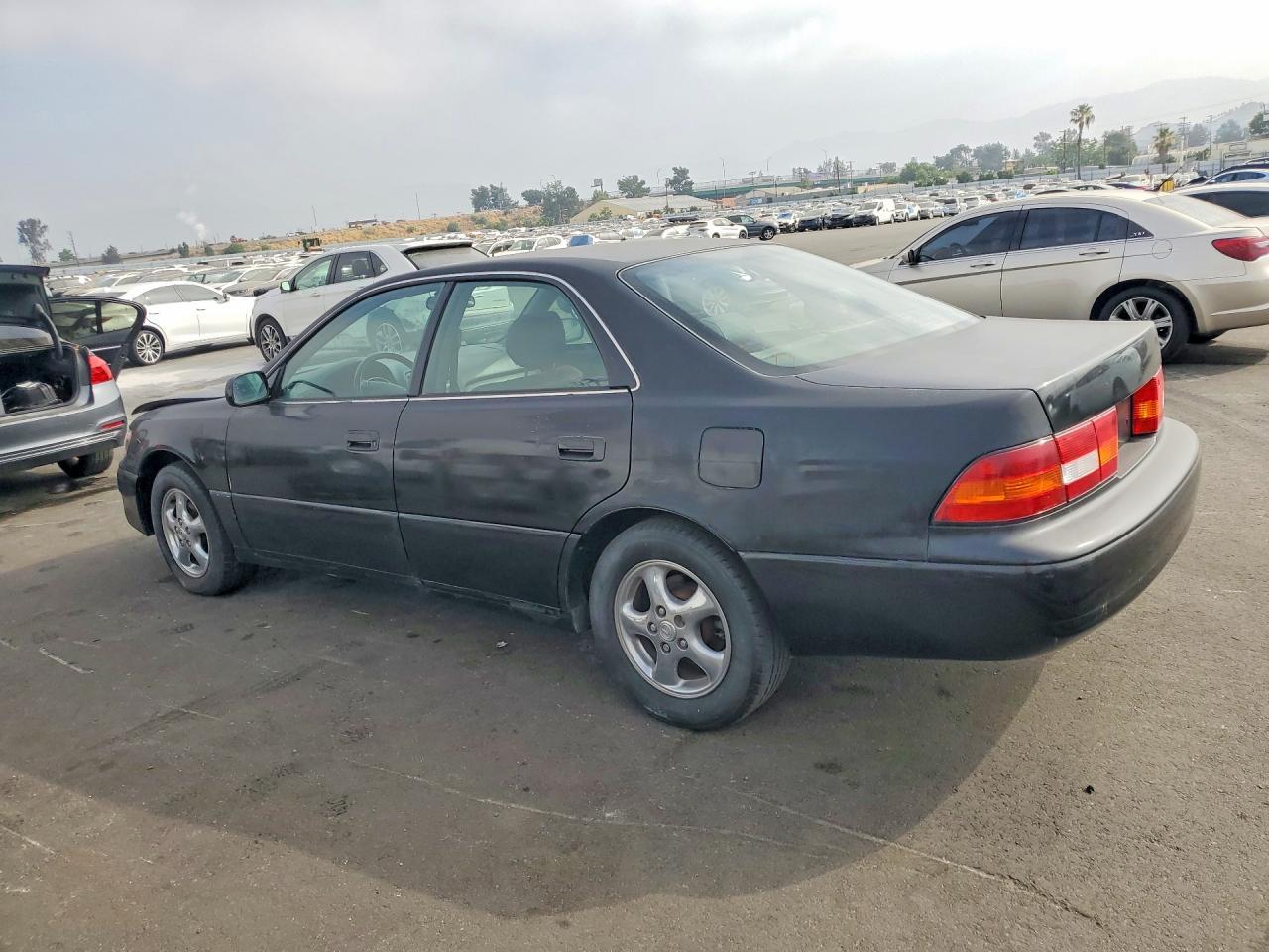 1999 Lexus Es 300 - Image 2