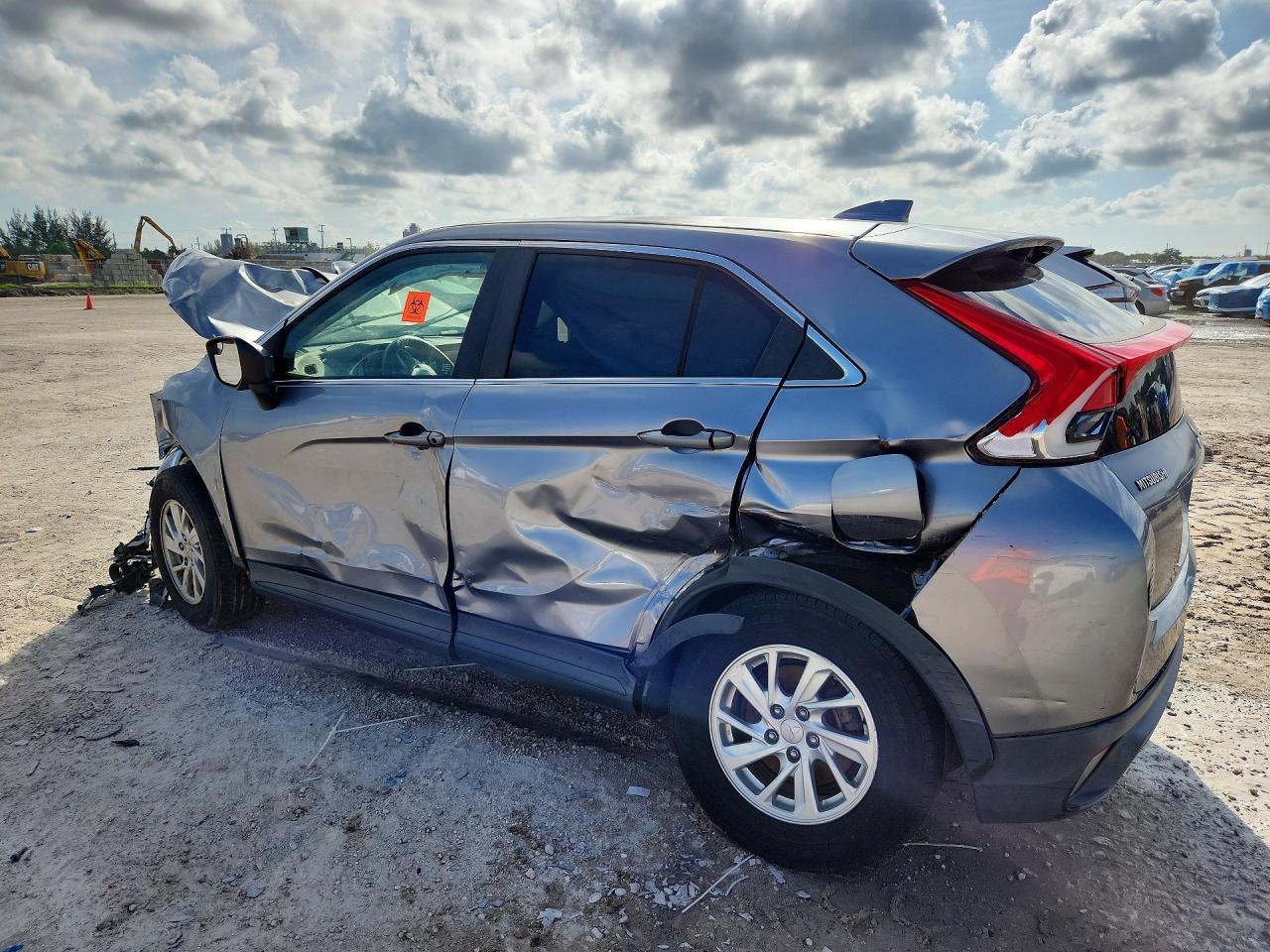 2019 Mitsubishi Eclipse Cross Es - Image 2